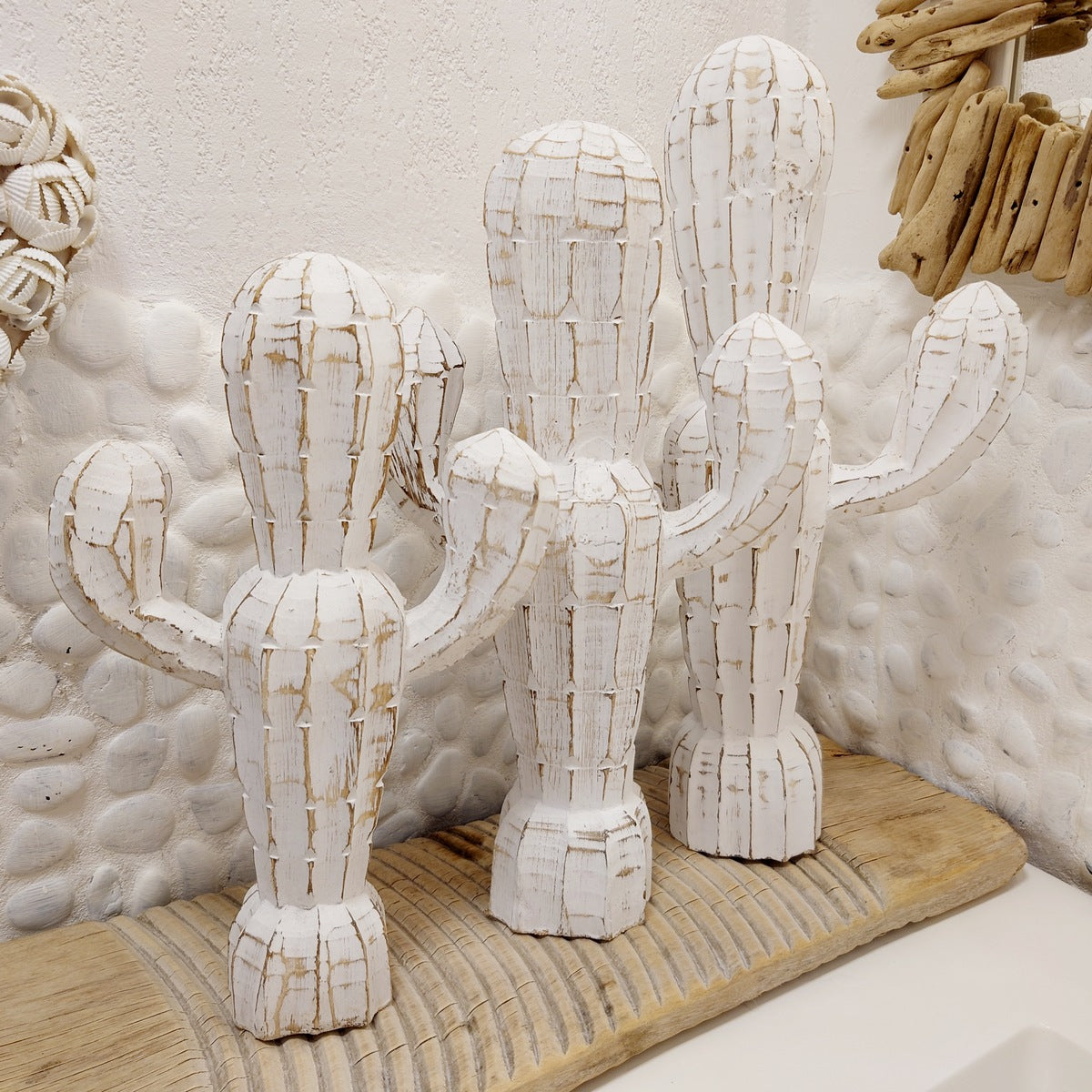 COLLIERS TRIBALS, STATUES, COQUILLAGES