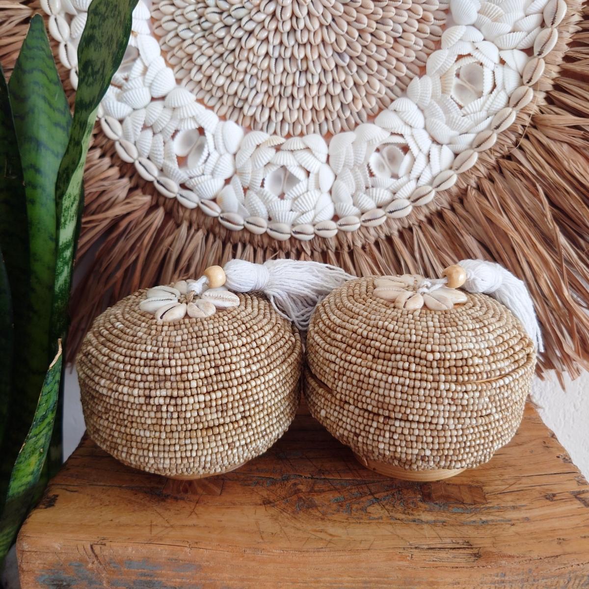 Scatola "Perla" in Bambù e Perle Beige con pompon D 11cm 🌿🐚