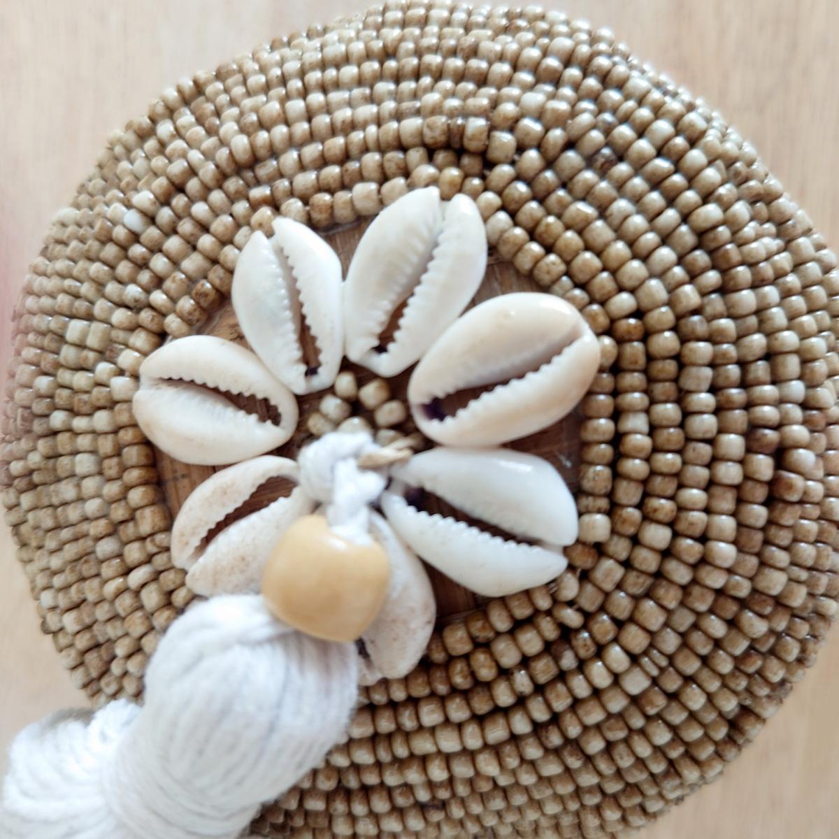 Scatola "Perla" in Bambù e Perle Beige con pompon D 11cm 🌿🐚