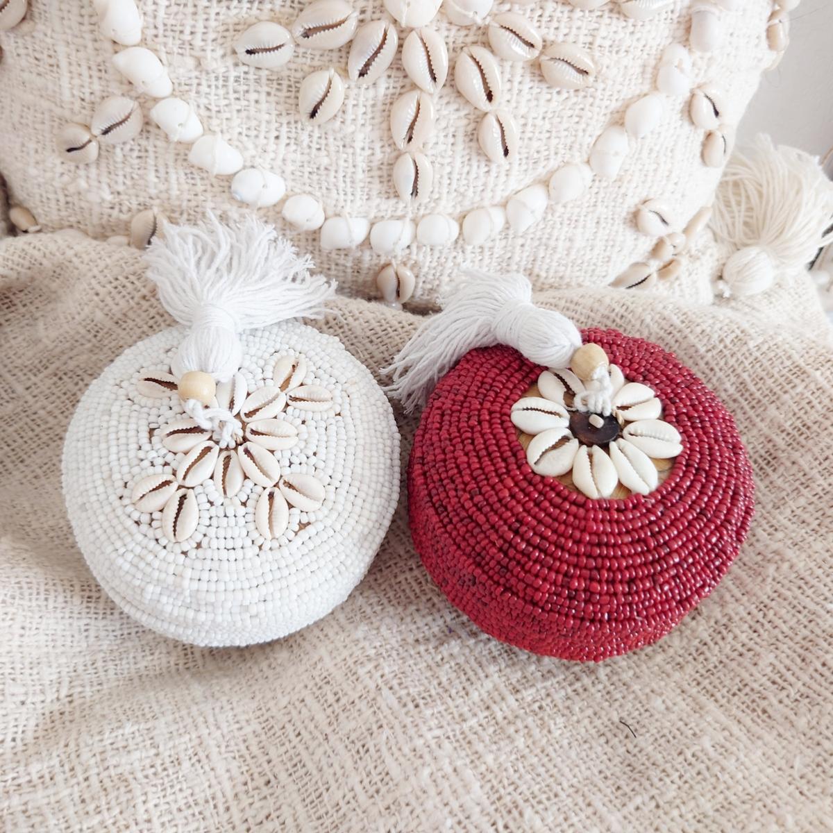 Scatola "Perla" in Bambù e Perle, Rossa con pompon D 11cm 🌿🐚
