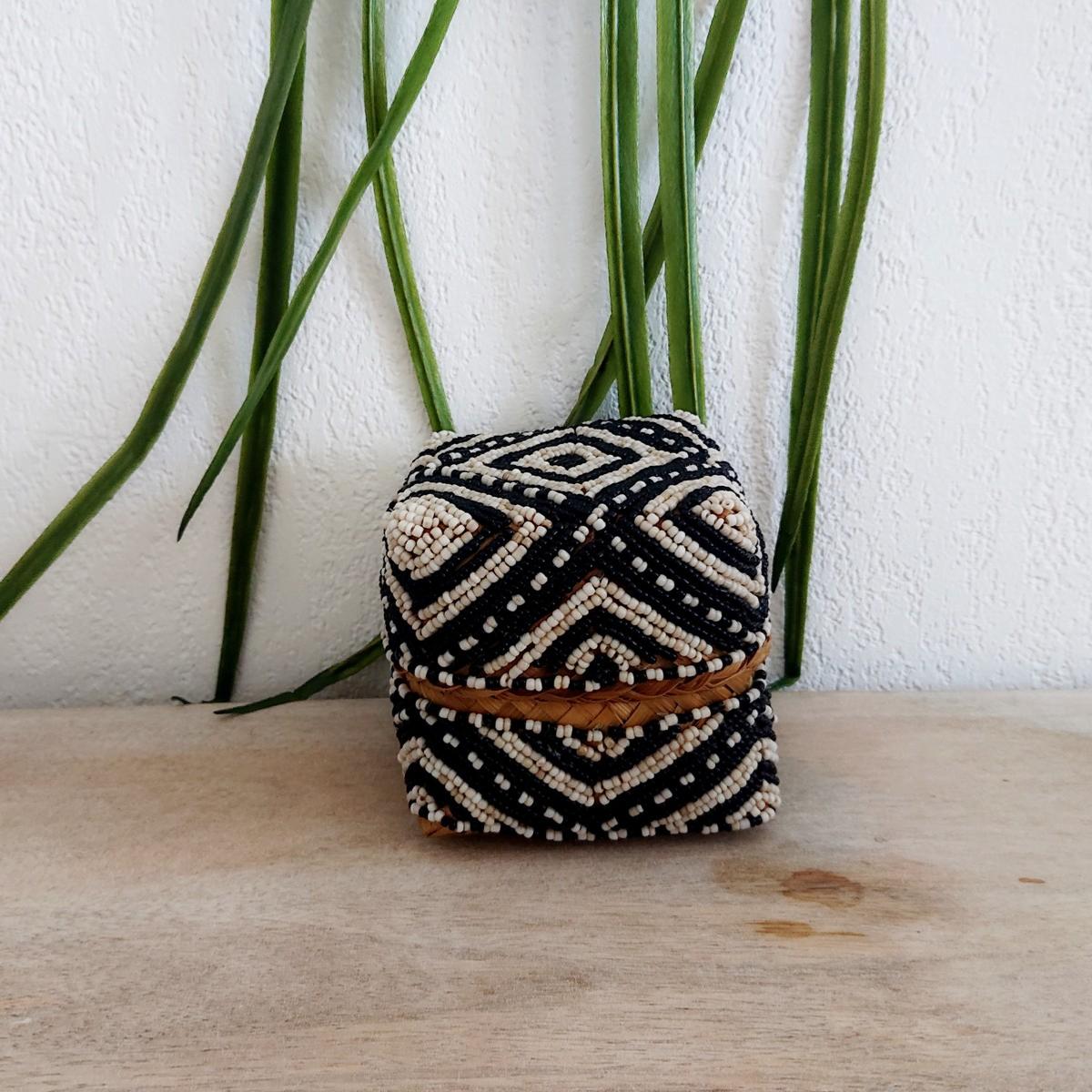 Scatole di perline di vetro e bambù balinesi multicolori🌿🐚