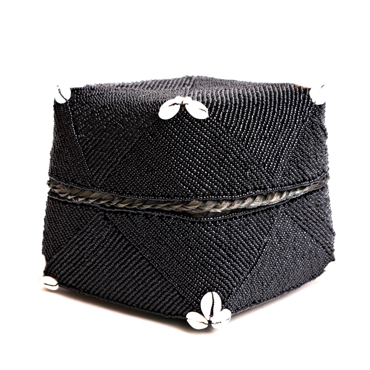 Scatola di bambù e perle di vetro nero 🌿🐚