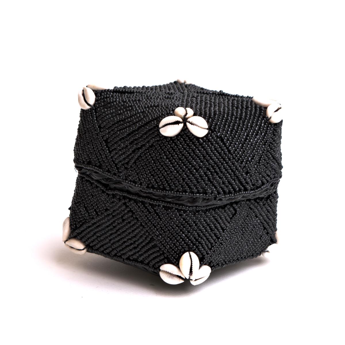 Scatola di bambù e perle di vetro nero 🌿🐚