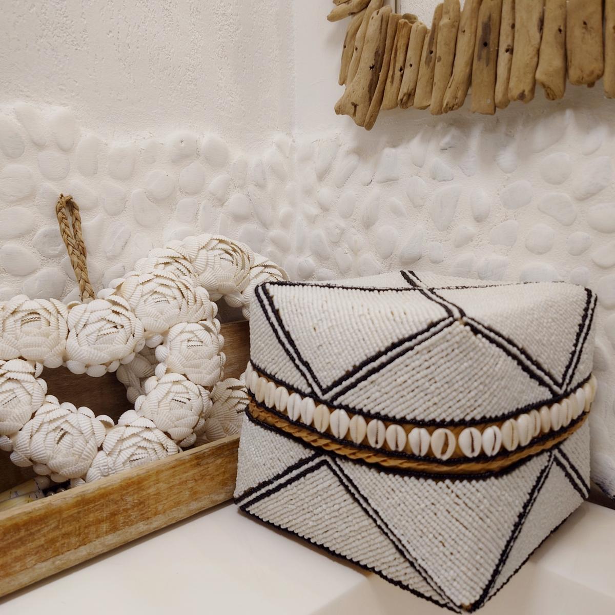 Scatole balinesi bianche, strisce nere 🌿🐚