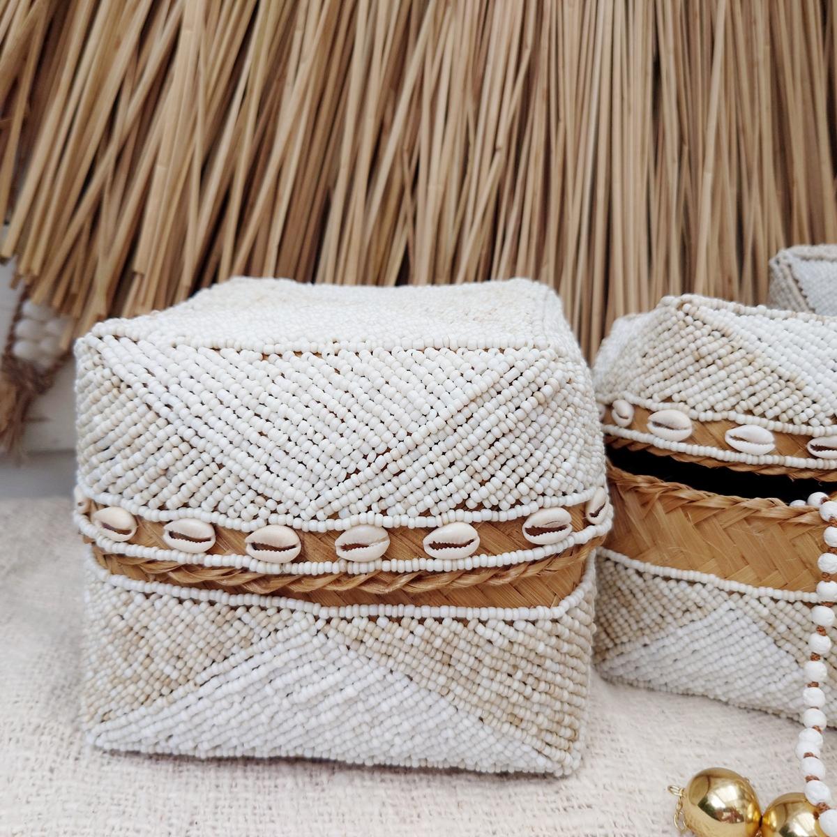 Scatola decorativa in bambù e perline di vetro, bianco/beige🌿🐚