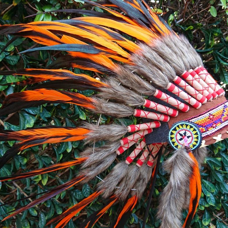 Copricapo indiano con fiamma arancione