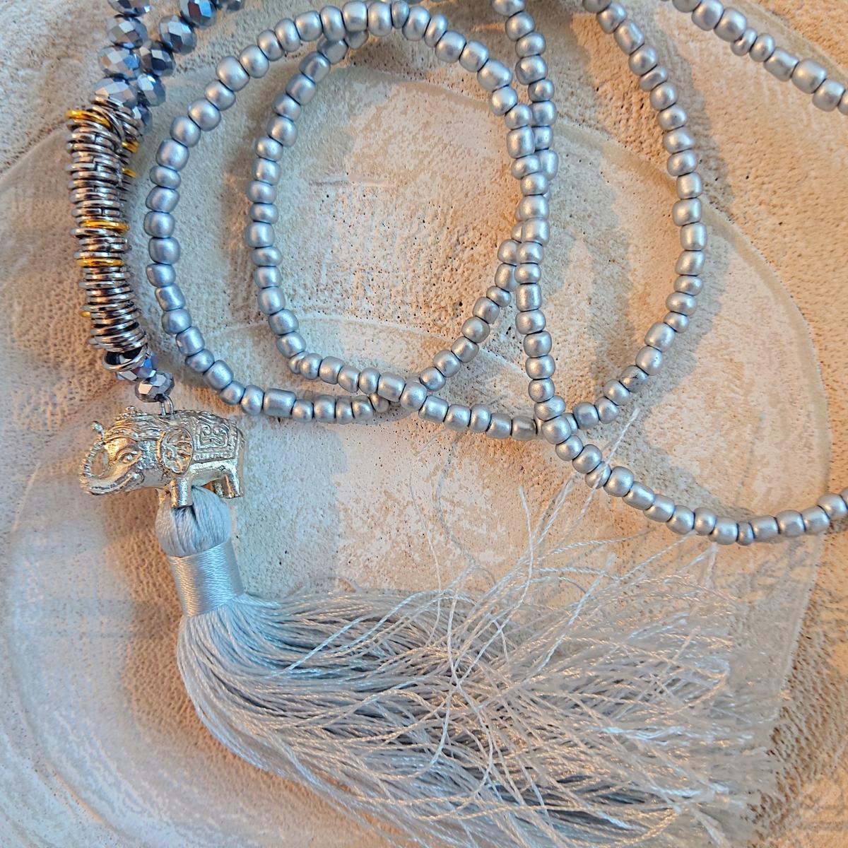 Collar Elefante, Gris Claro