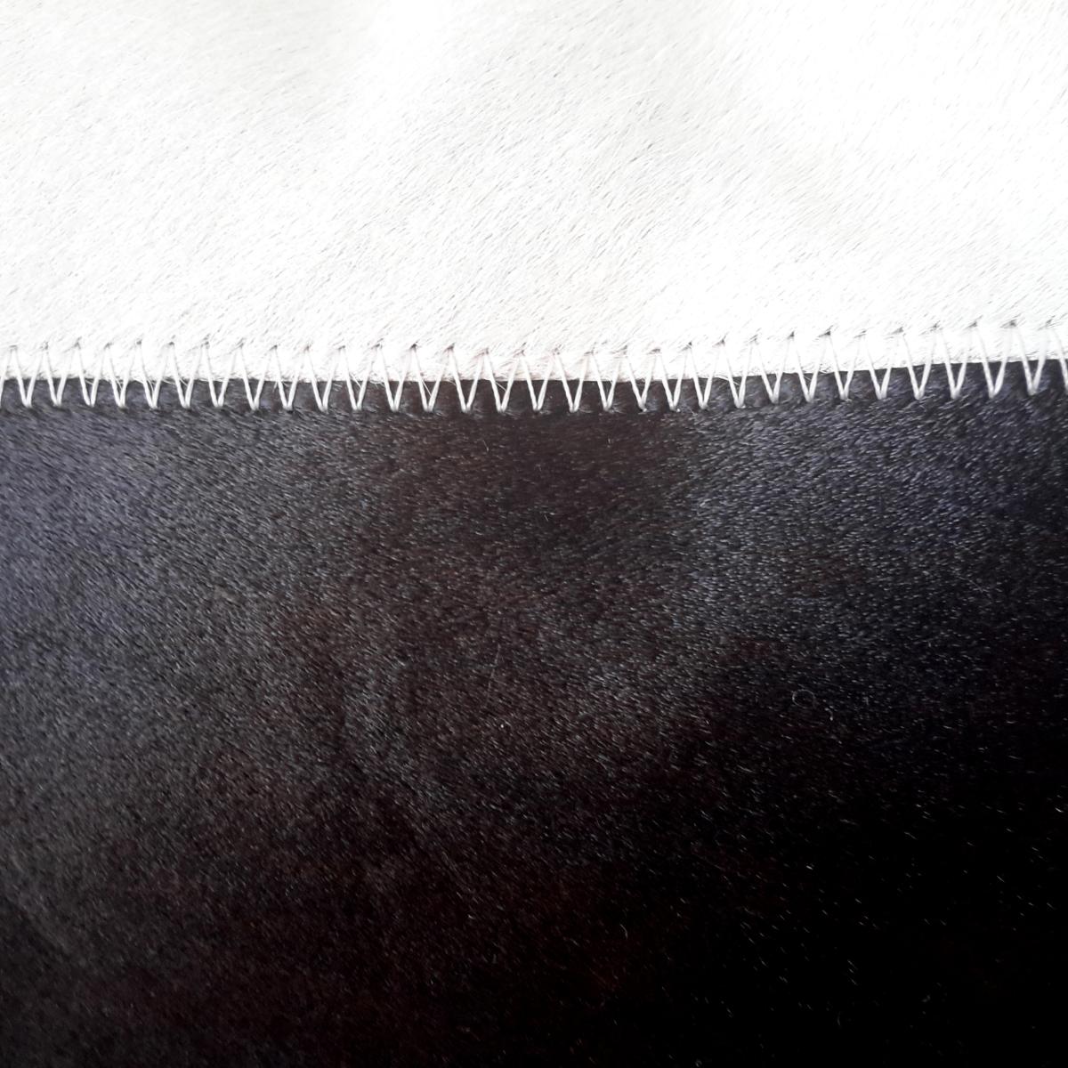 Dekoratives Kissen aus Kuhfell 50x50