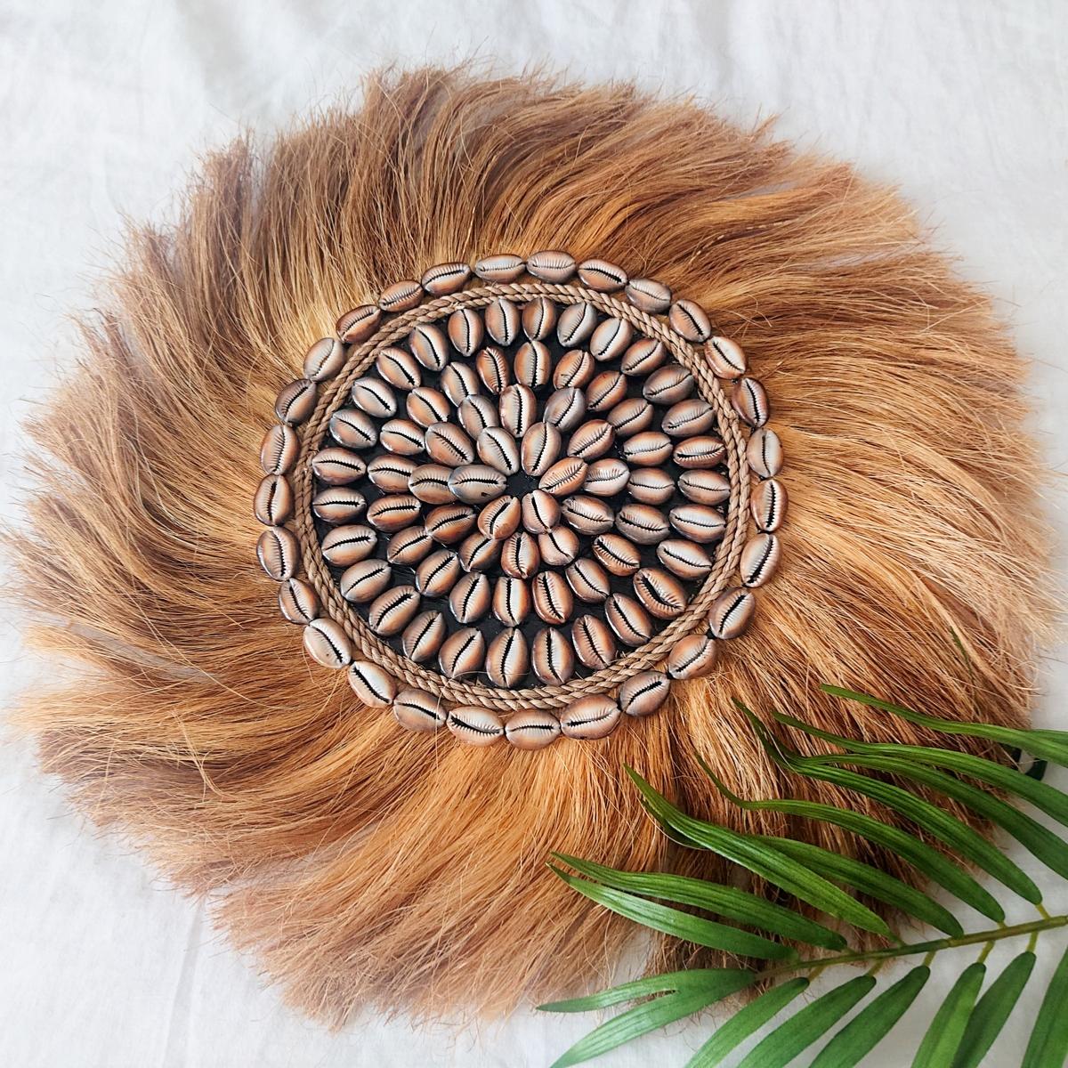 Wanddekoration aus Abaca und Muscheln, D50 cm