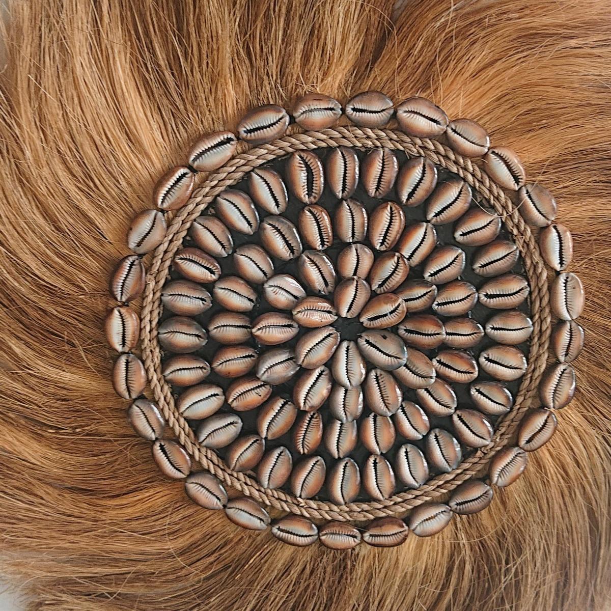 Wanddekoration aus Abaca und Muscheln, D50 cm