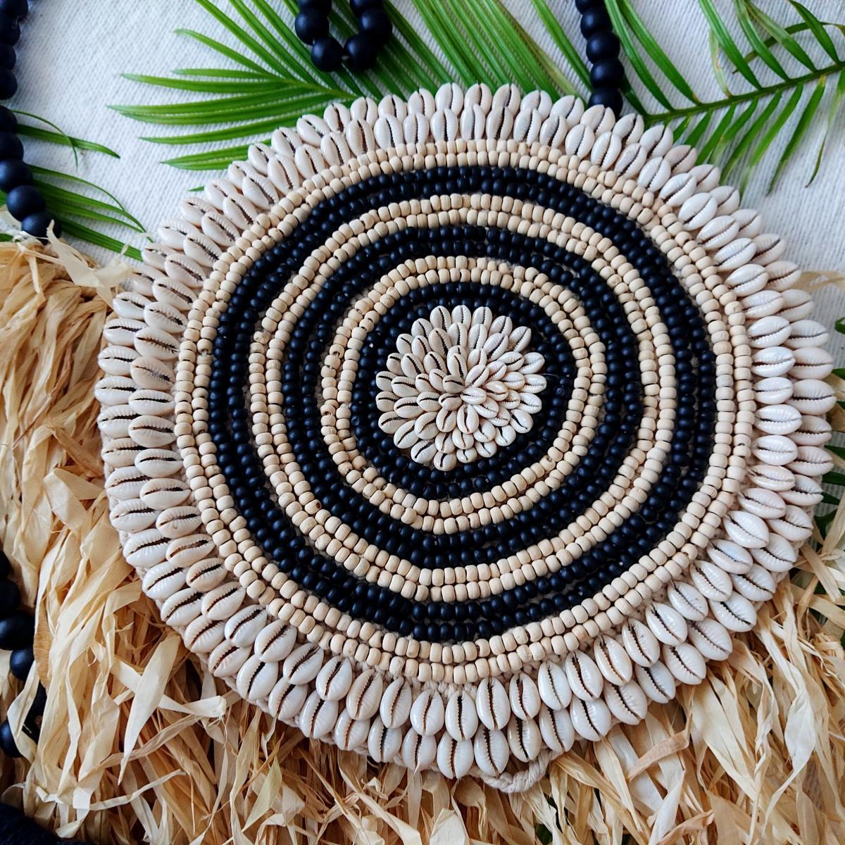 Wanddekoration aus Makramee und Muscheln, D 30cm
