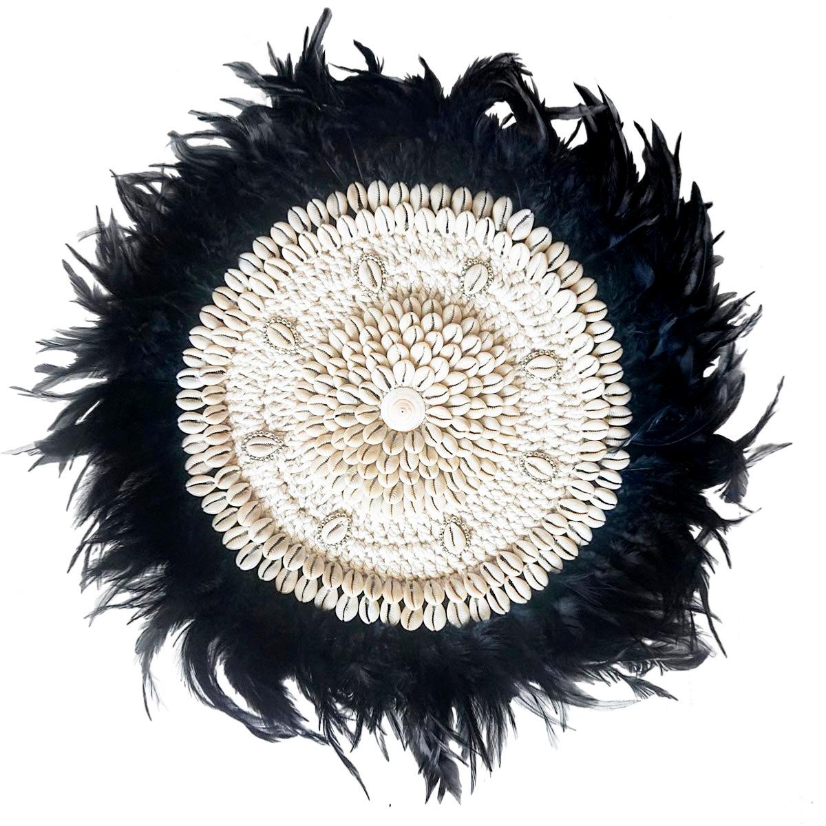 Decoración de Pared con Conchas Cauris y Plumas Negras