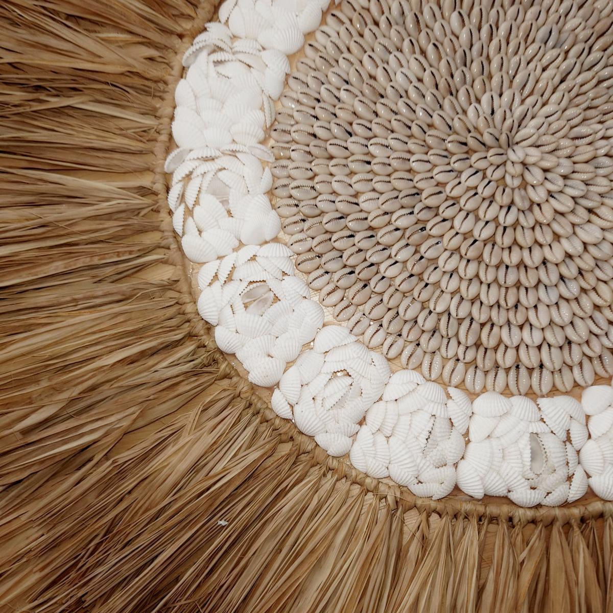 Decorazione da parete rotonda in rafia con conchiglie D 100cm