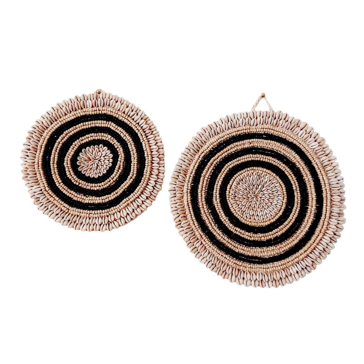 Wanddekoration aus Makramee und Muscheln, D 30cm