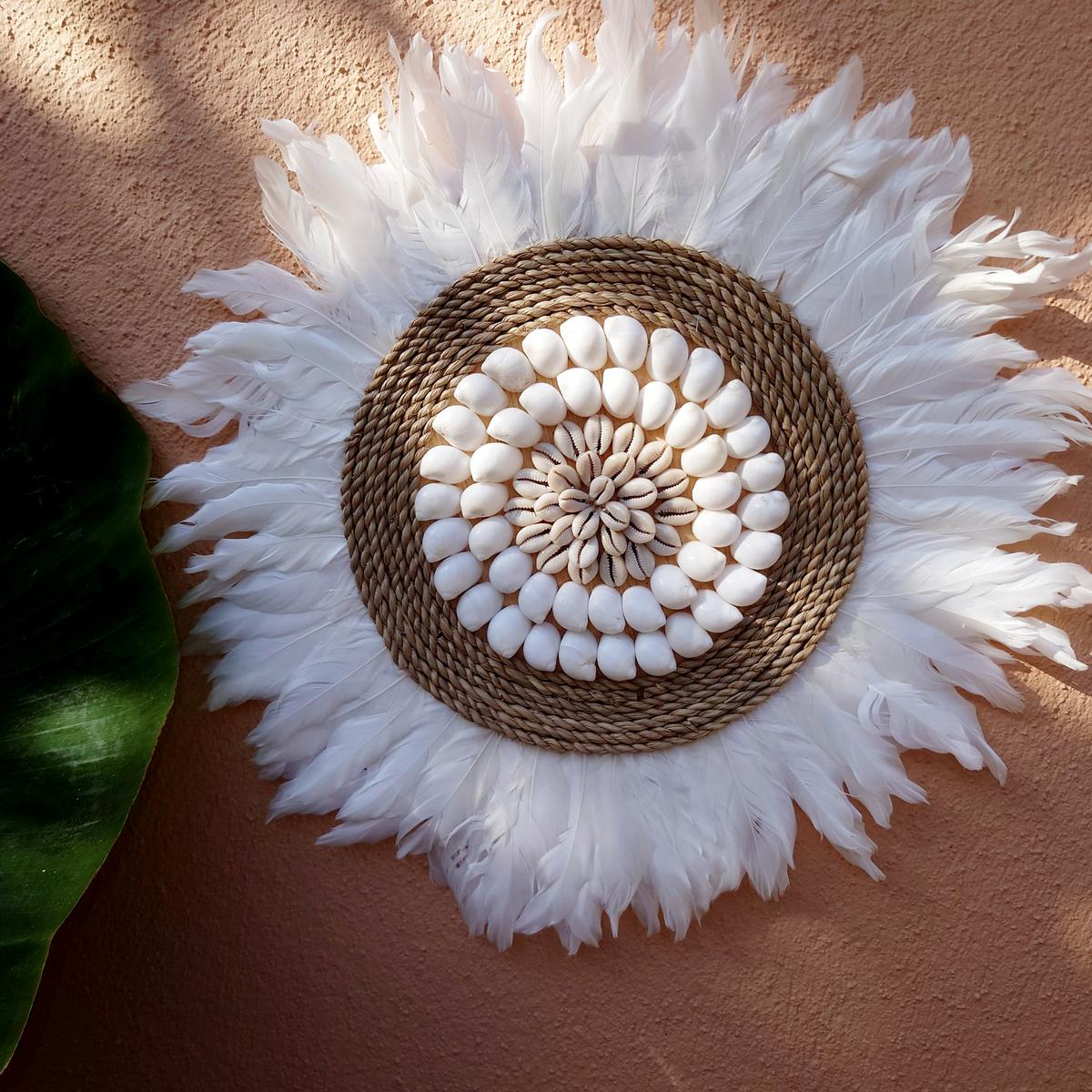 Decoración de Pared en Plumas y Conchas D 40 cm