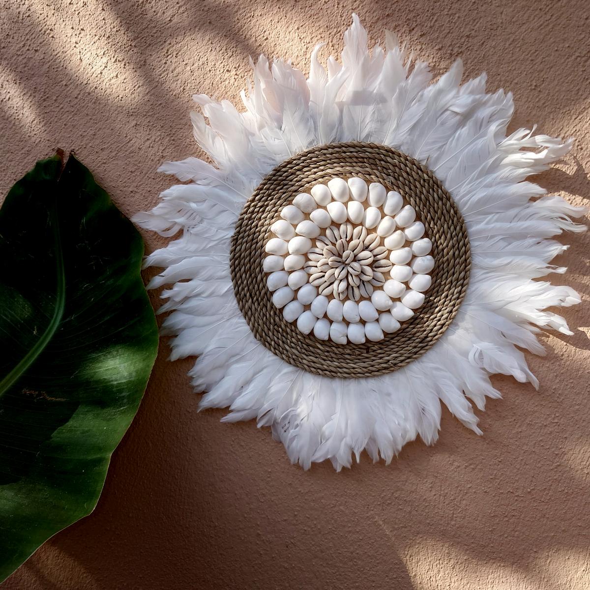 Decoración de Pared en Plumas y Conchas D 40 cm