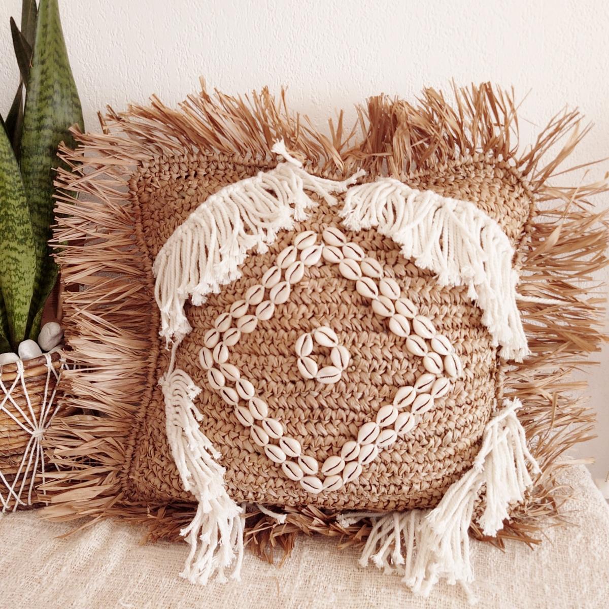 Funda de Cojín "Shelly" en Rafia, Macramé y Conchas 40x40 cm