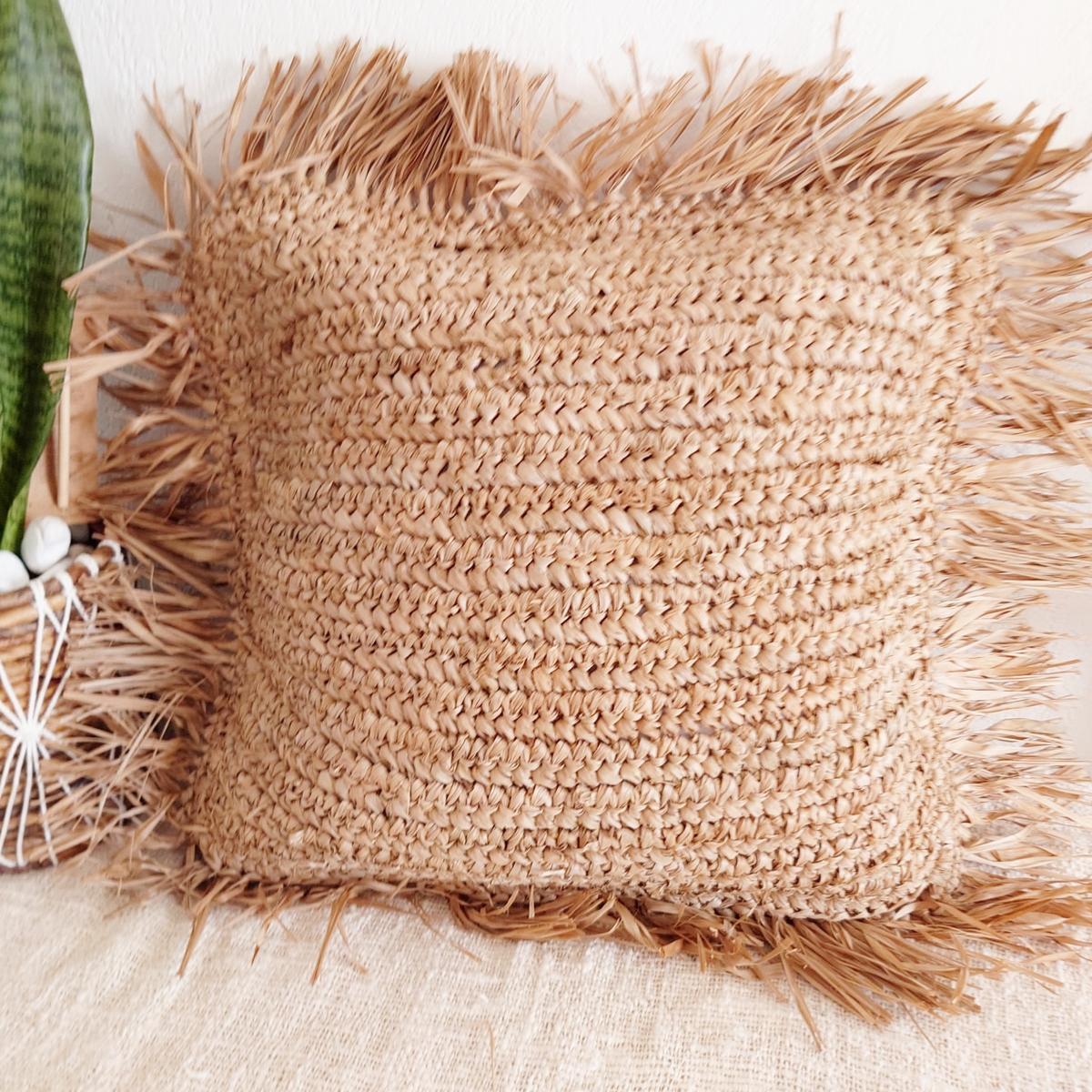 Funda de Cojín "Shelly" en Rafia, Macramé y Conchas 40x40 cm