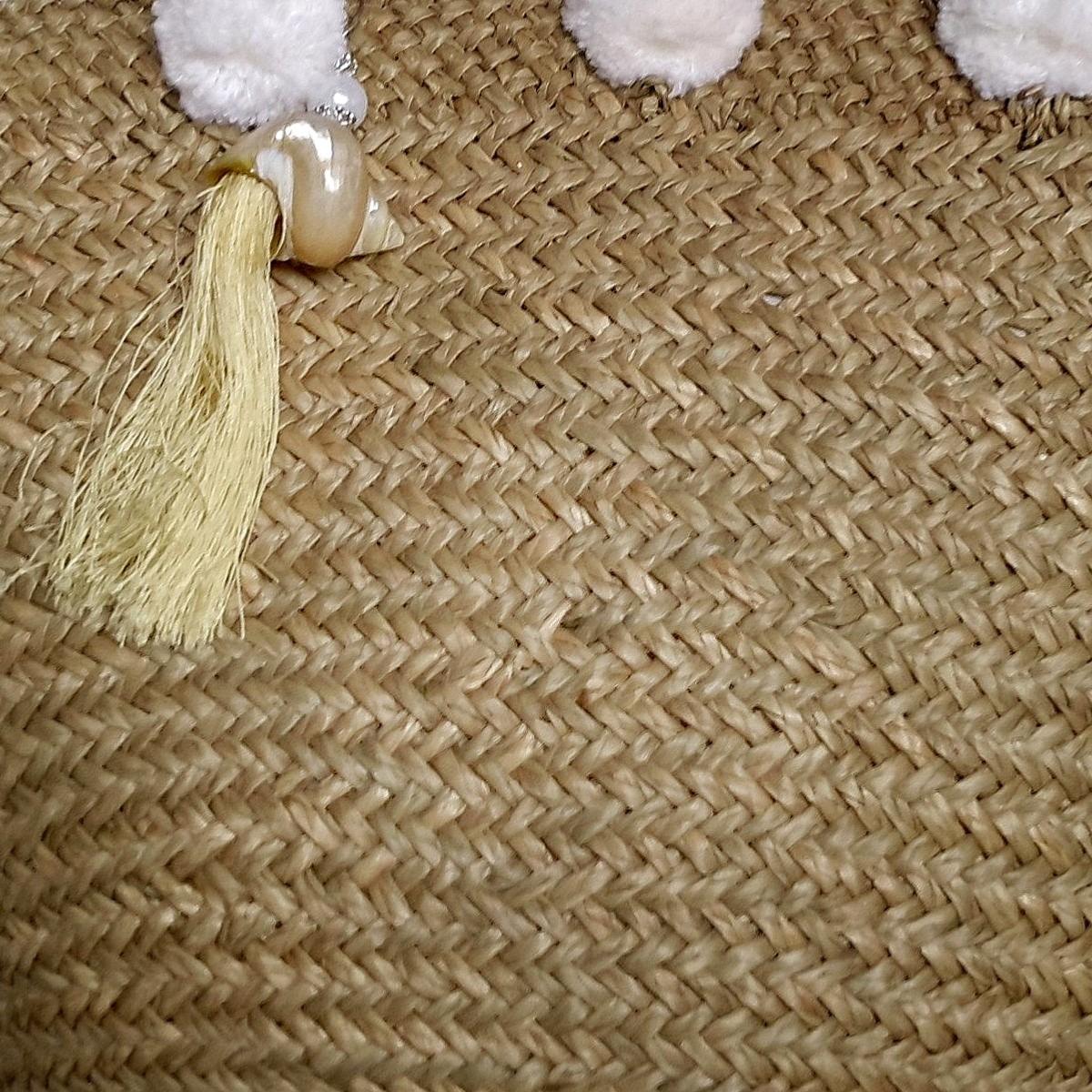 Weißer Pompom-Strandkorb – Bona-Kollektion