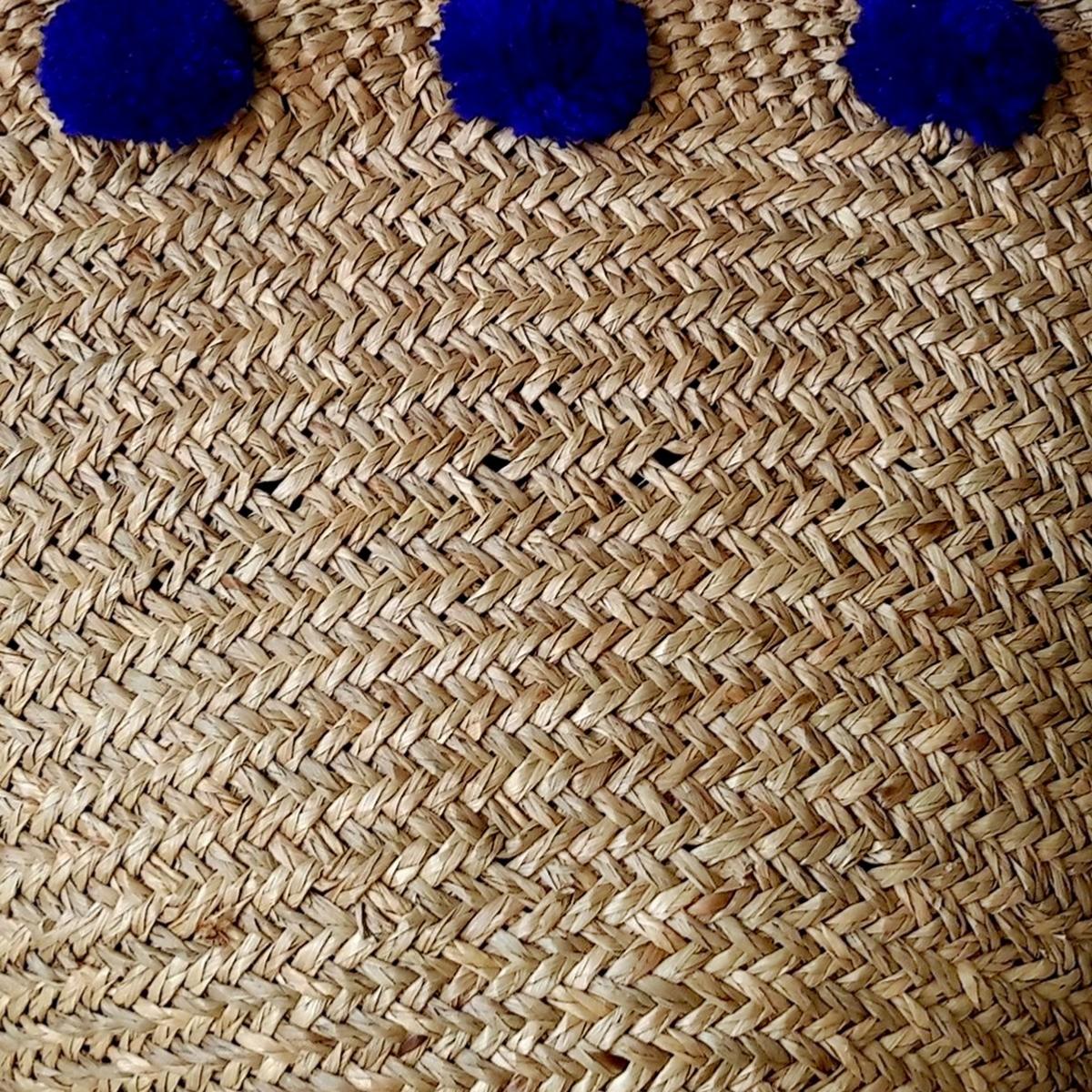 Blauer Strandkorb mit Pompoms – Bona-Kollektion