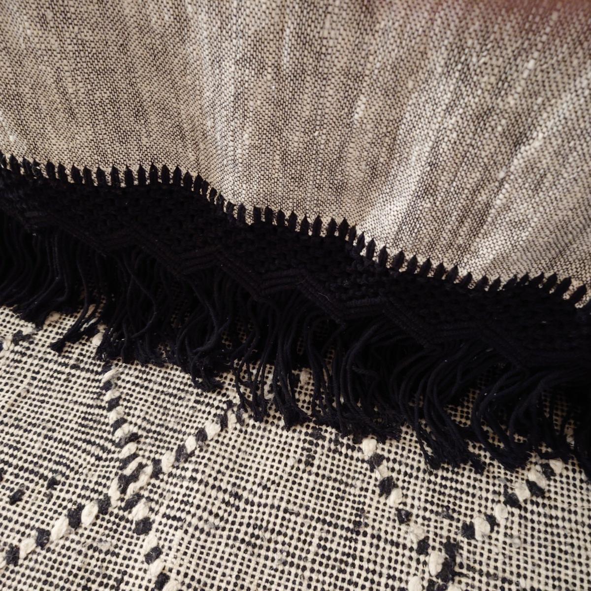 Plaid Aussa grigio con frange nere 140x200