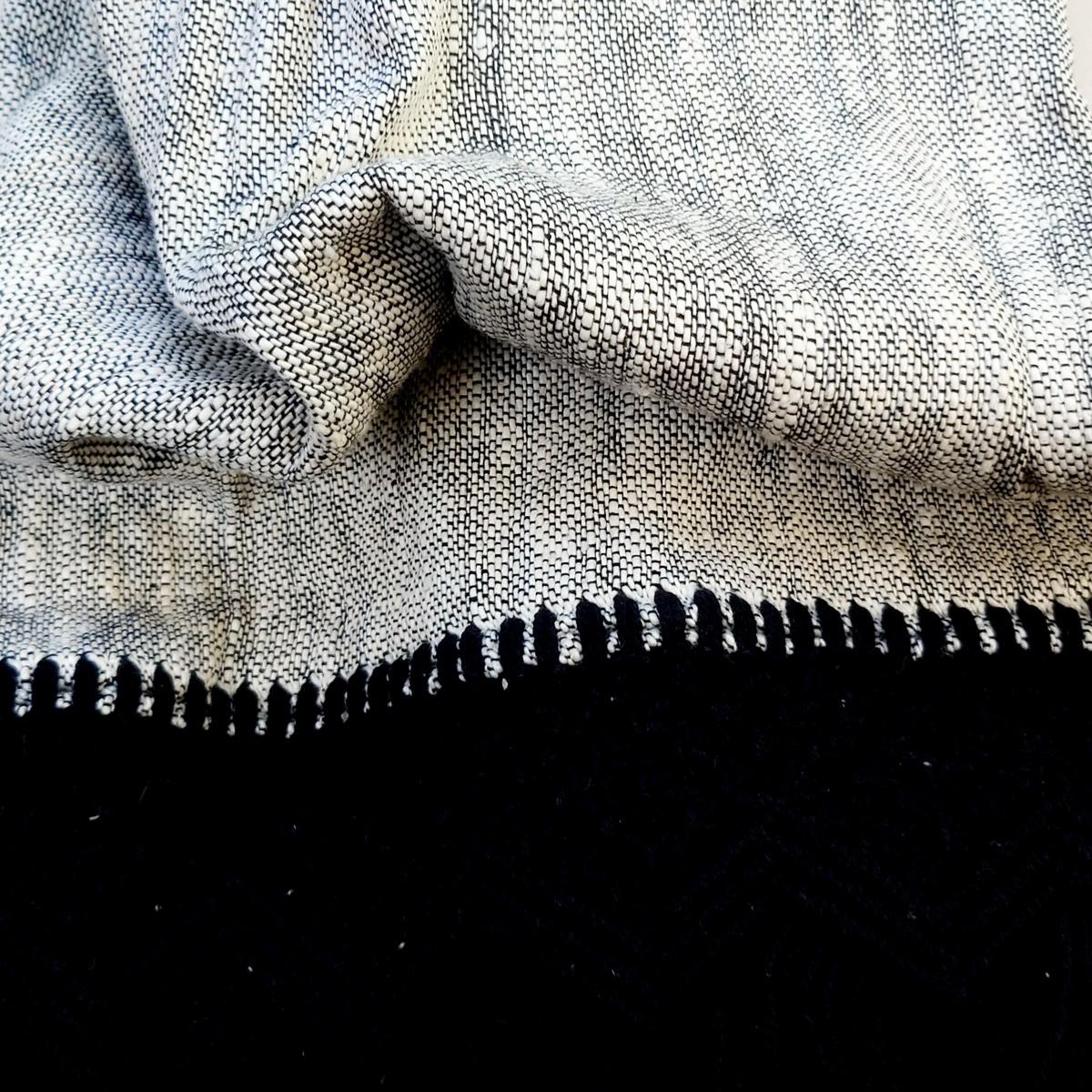 Plaid Aussa grigio con frange nere 140x200