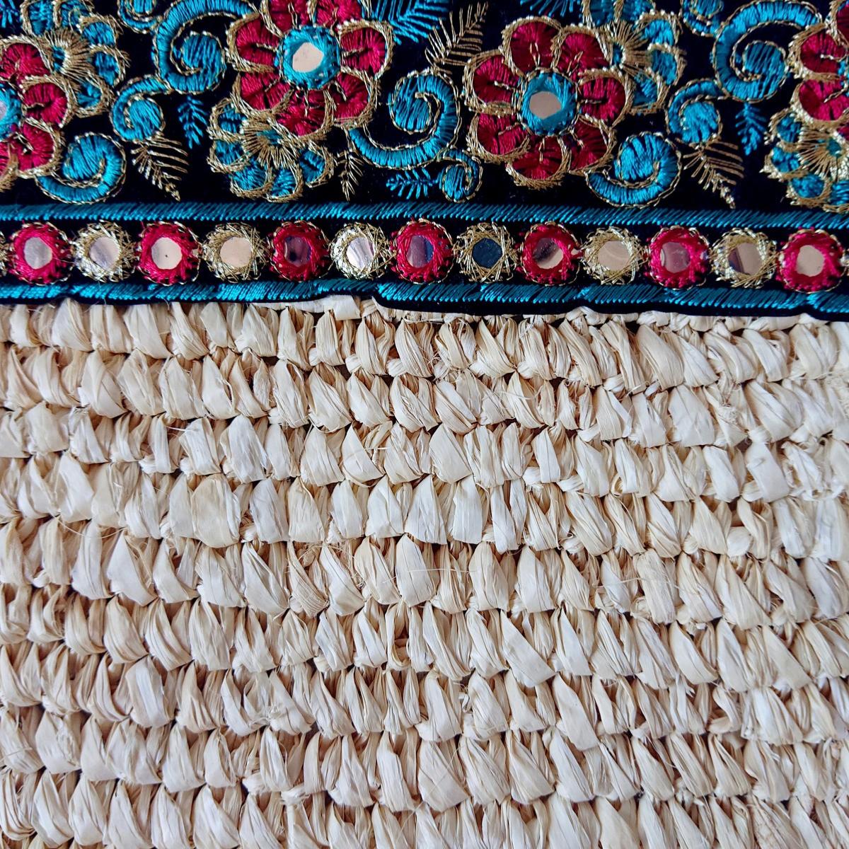 Pochette en Raphia Beige avec Galon Multicolore – Collection Bona