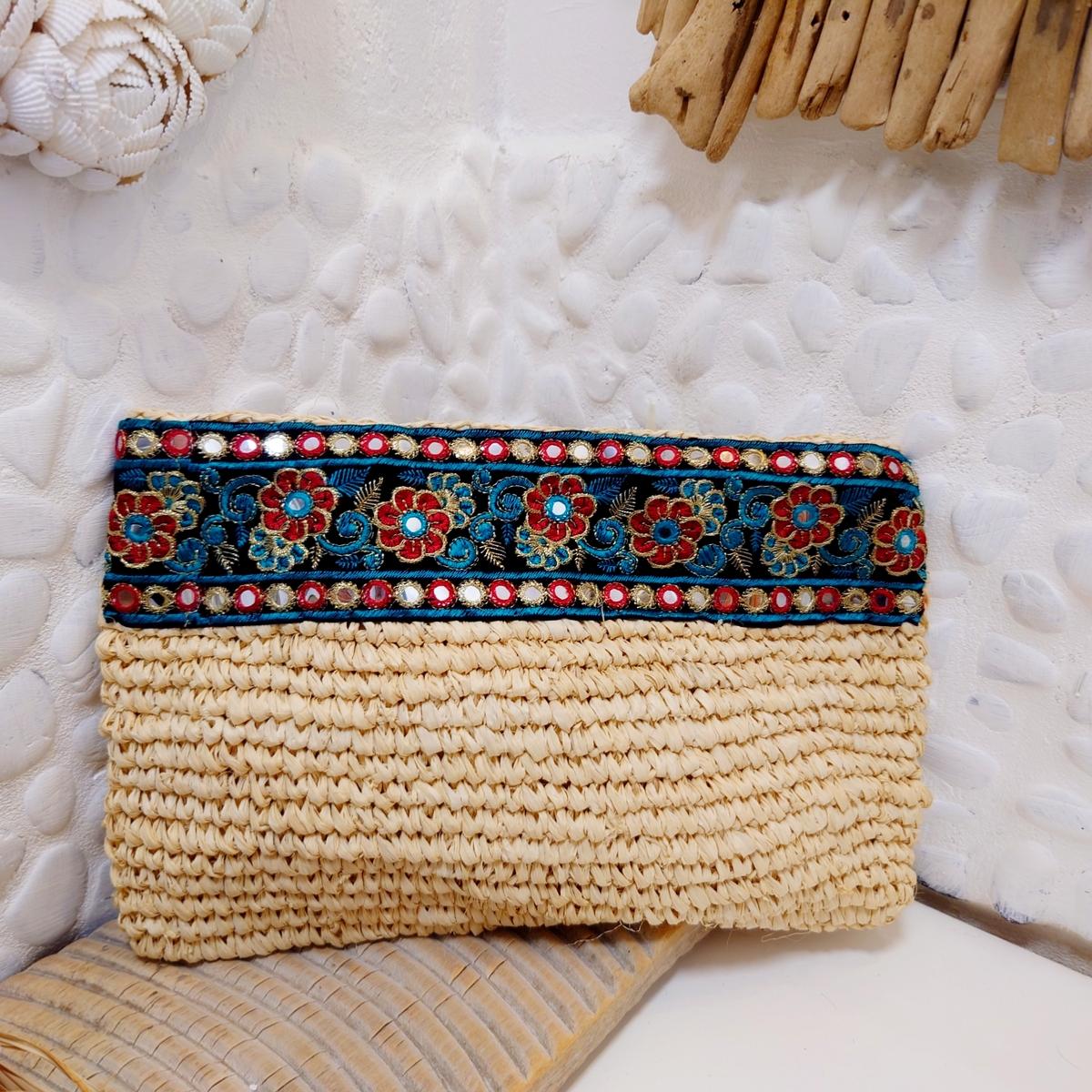 Pochette en Raphia Beige avec Galon Multicolore – Collection Bona