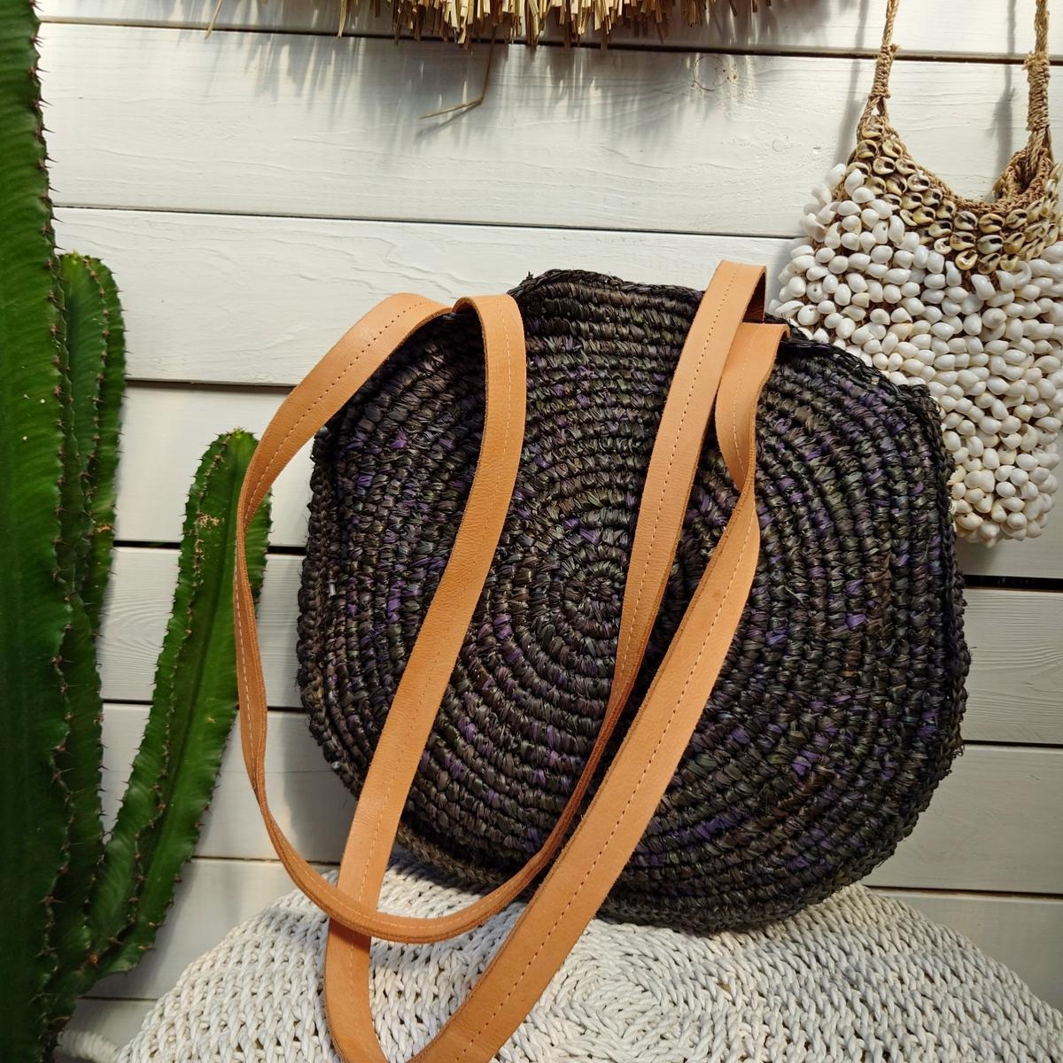 Runde Tasche aus natürlichem Bast – Dacota-Kollektion