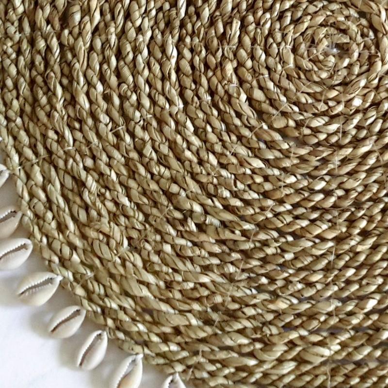 Mantel individual Cara beige, conchas