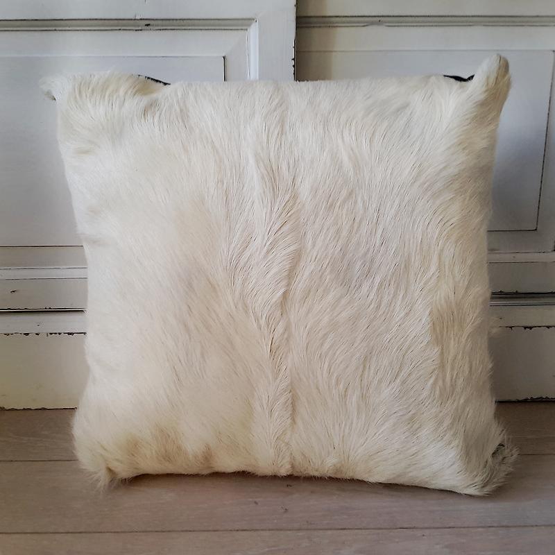 Dekoratives Kissen aus Kuhfell 50x50