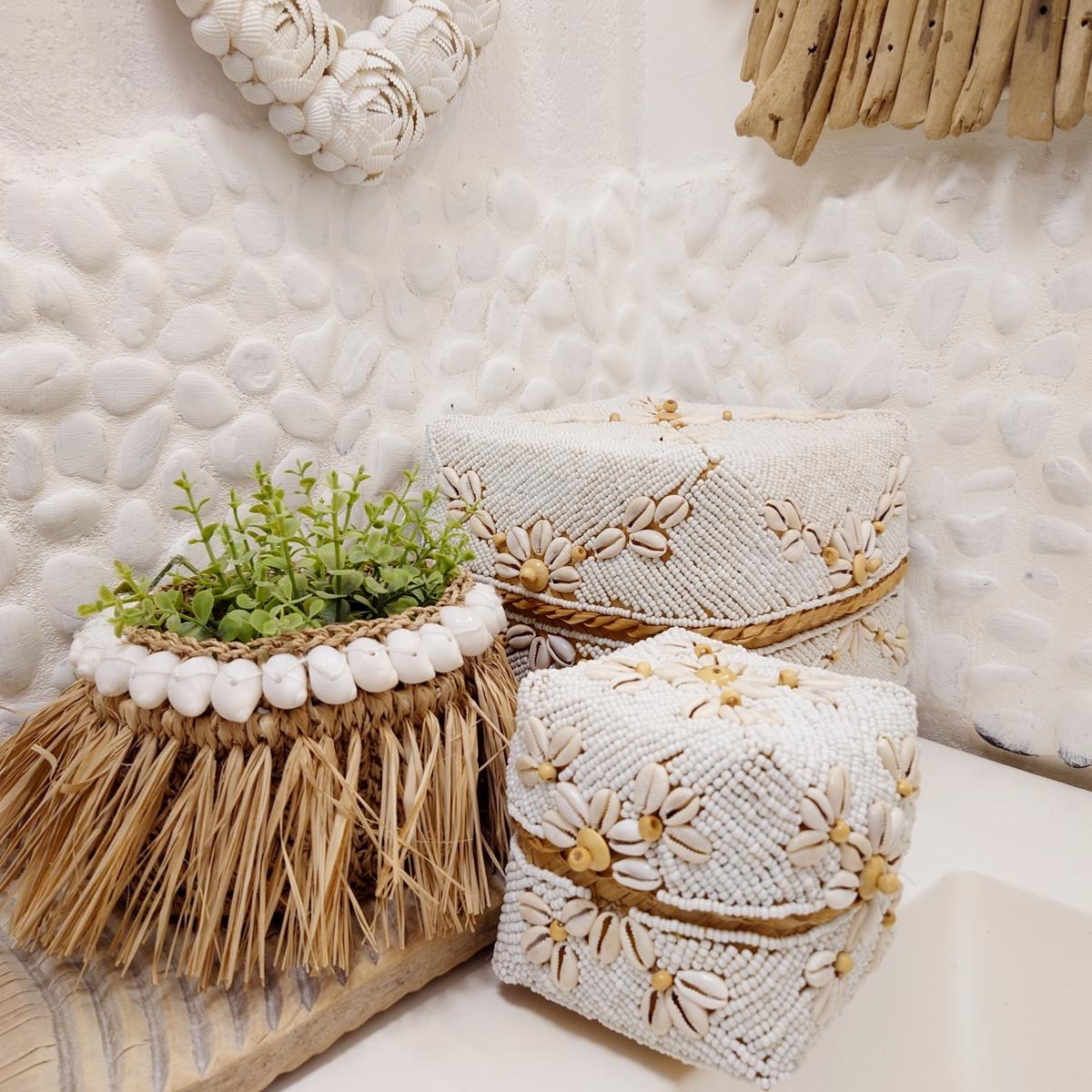Scatola di bambù balinese con perline di vetro bianco🌿🐚