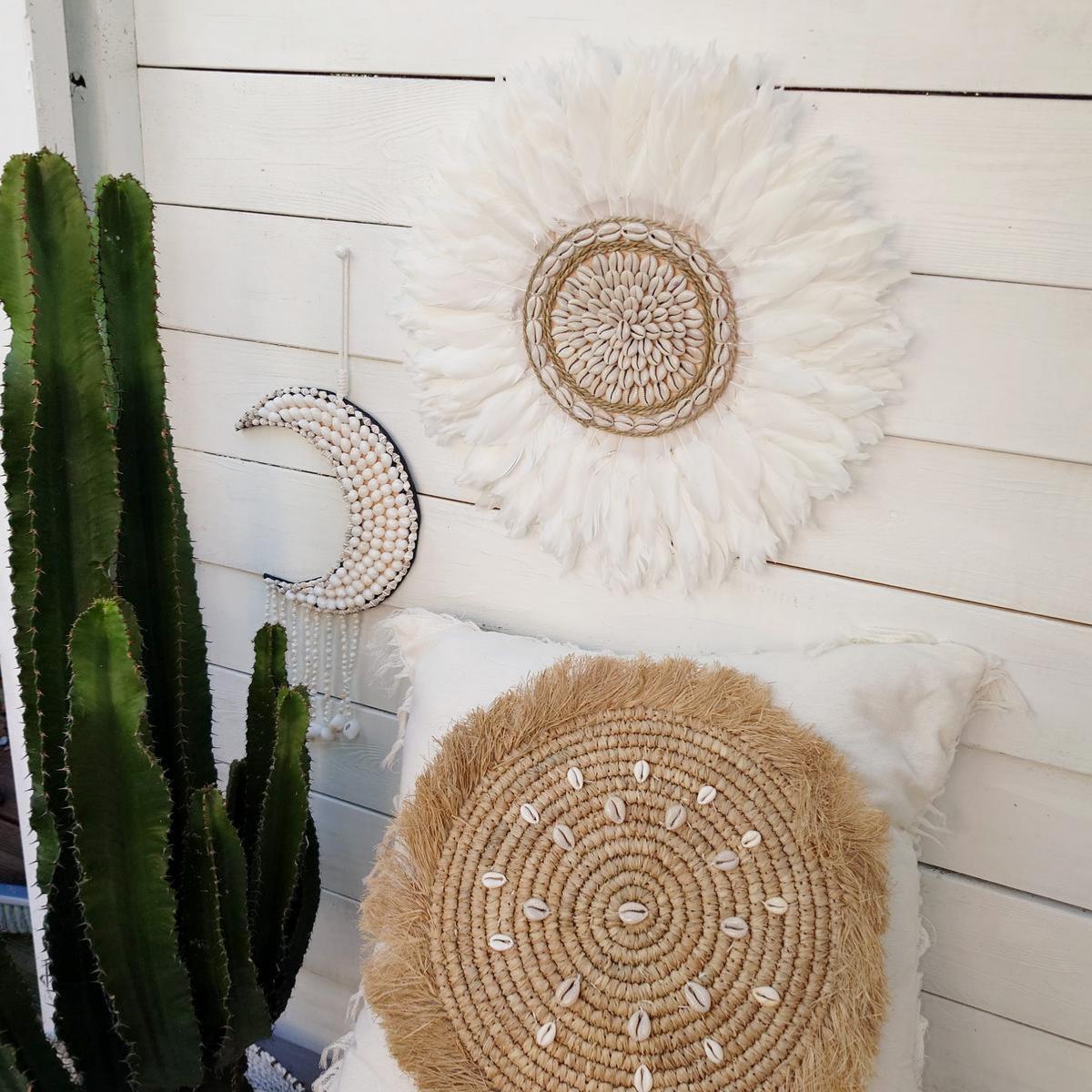 Decorazione da parete con piume bianche e conchiglie D 40cm