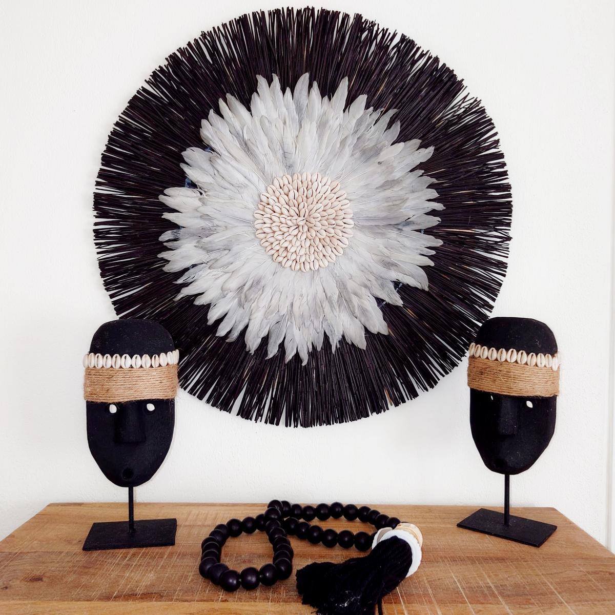 Decorazione rotonda in rafia nera, conchiglie e piume grigie, D 62 cm