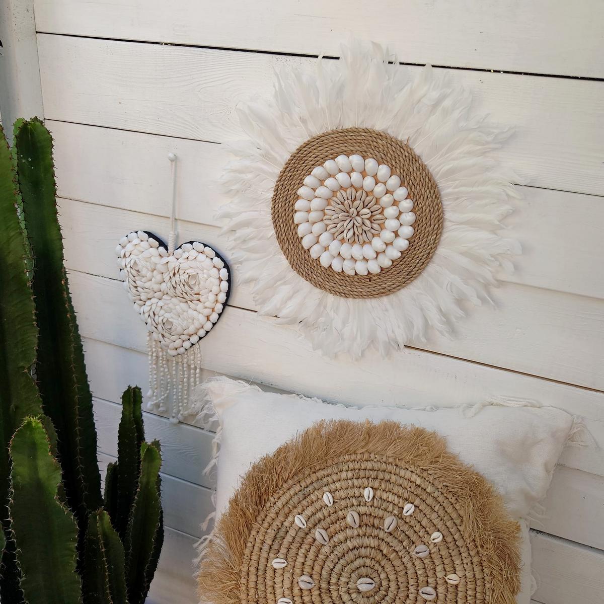 Decoración de Pared en Plumas y Conchas D 40 cm