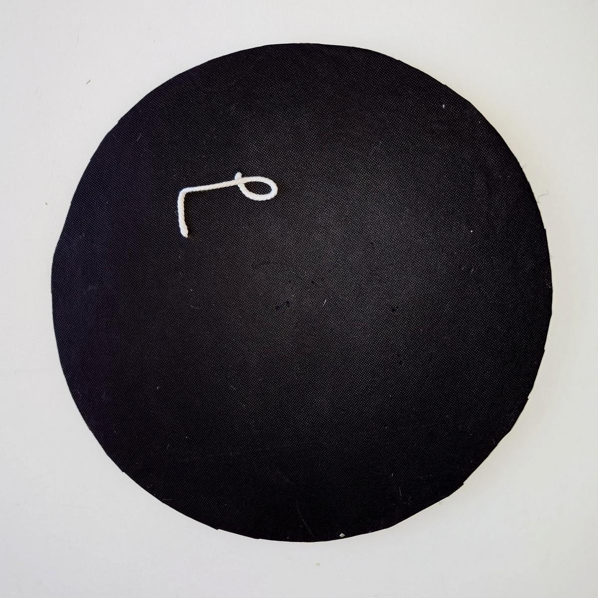 Decorazione rotonda in rafia nera, conchiglie e piume grigie, D 62 cm