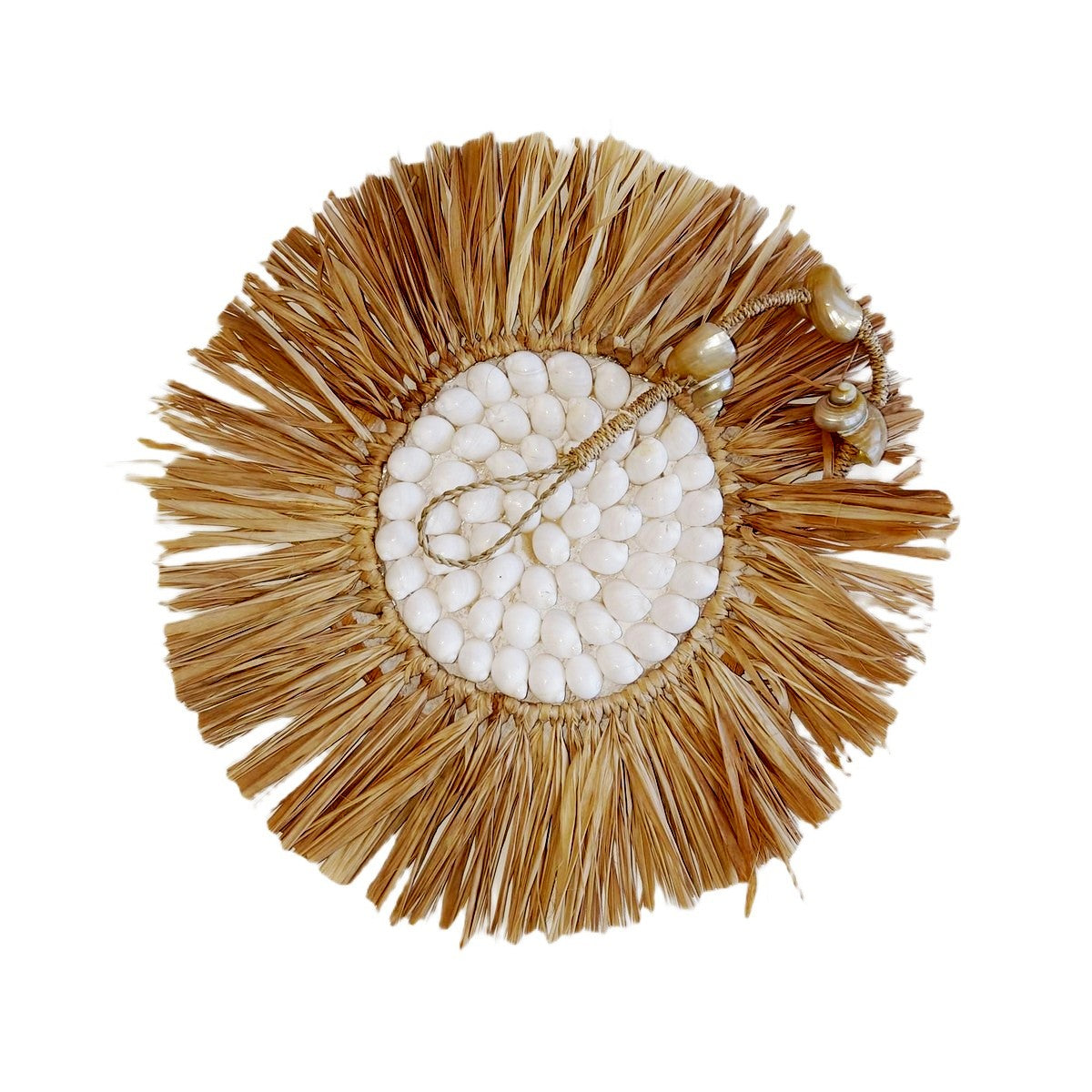 Decorazioni rotonde in rafia e conchiglie