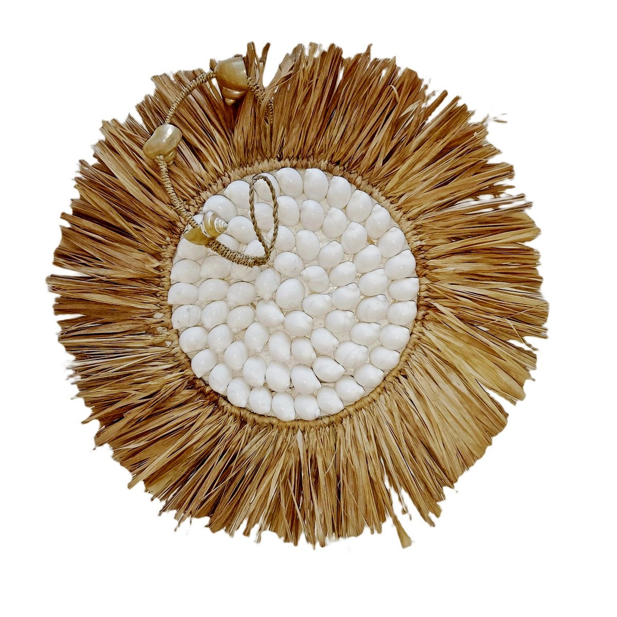 Decorazioni rotonde in rafia e conchiglie