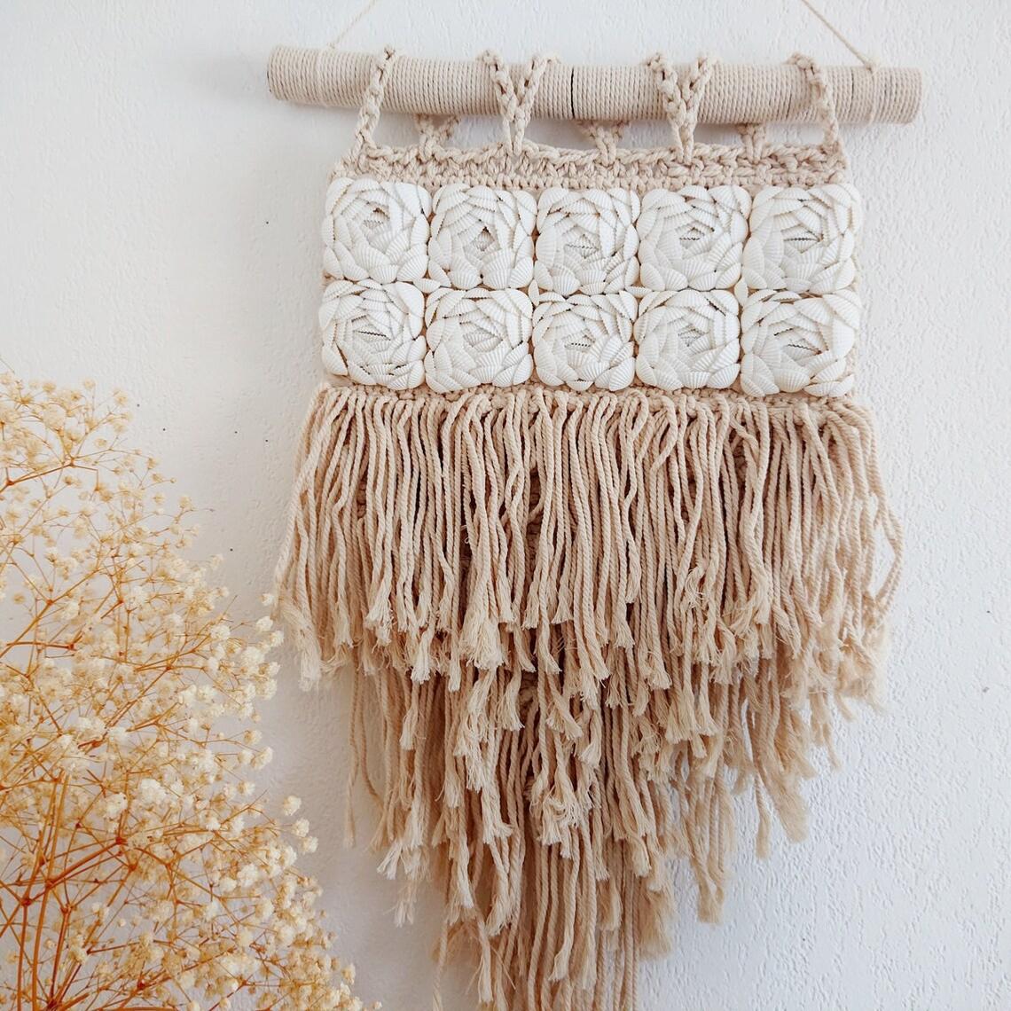 Boho Makramee Wanddekoration mit großen Muscheln