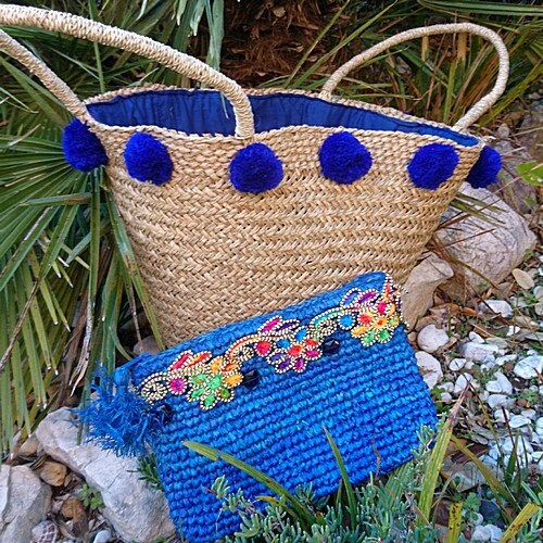 Blauer Strandkorb mit Pompoms – Bona-Kollektion