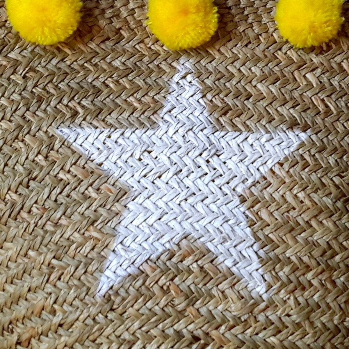 Cestino da spiaggia con pompon giallo – Collezione Star