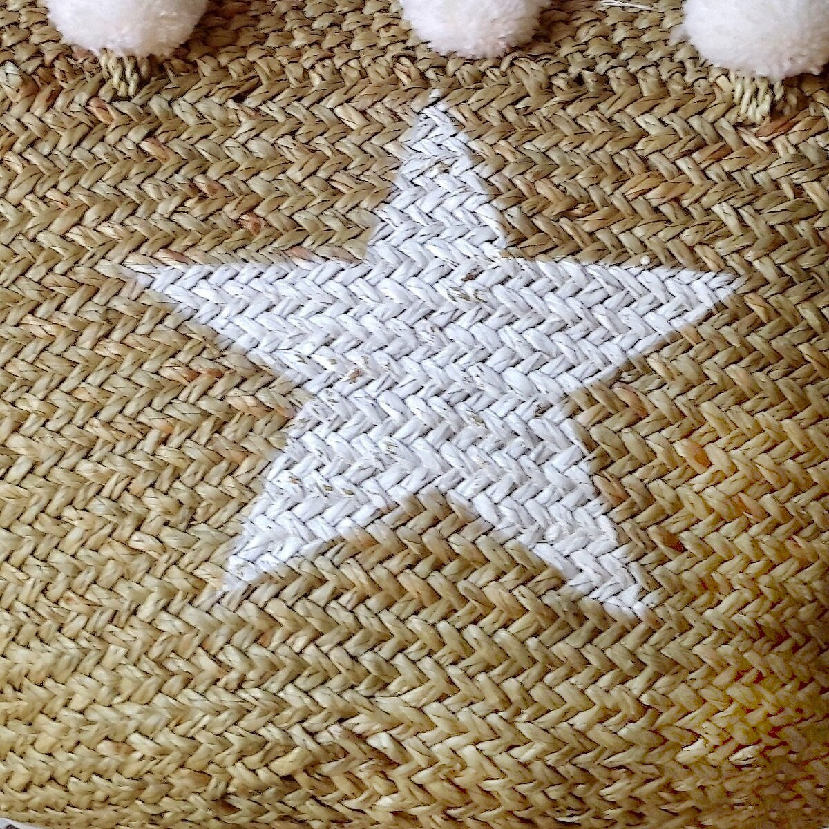 Cestino da spiaggia con pompon bianco – Collezione Star