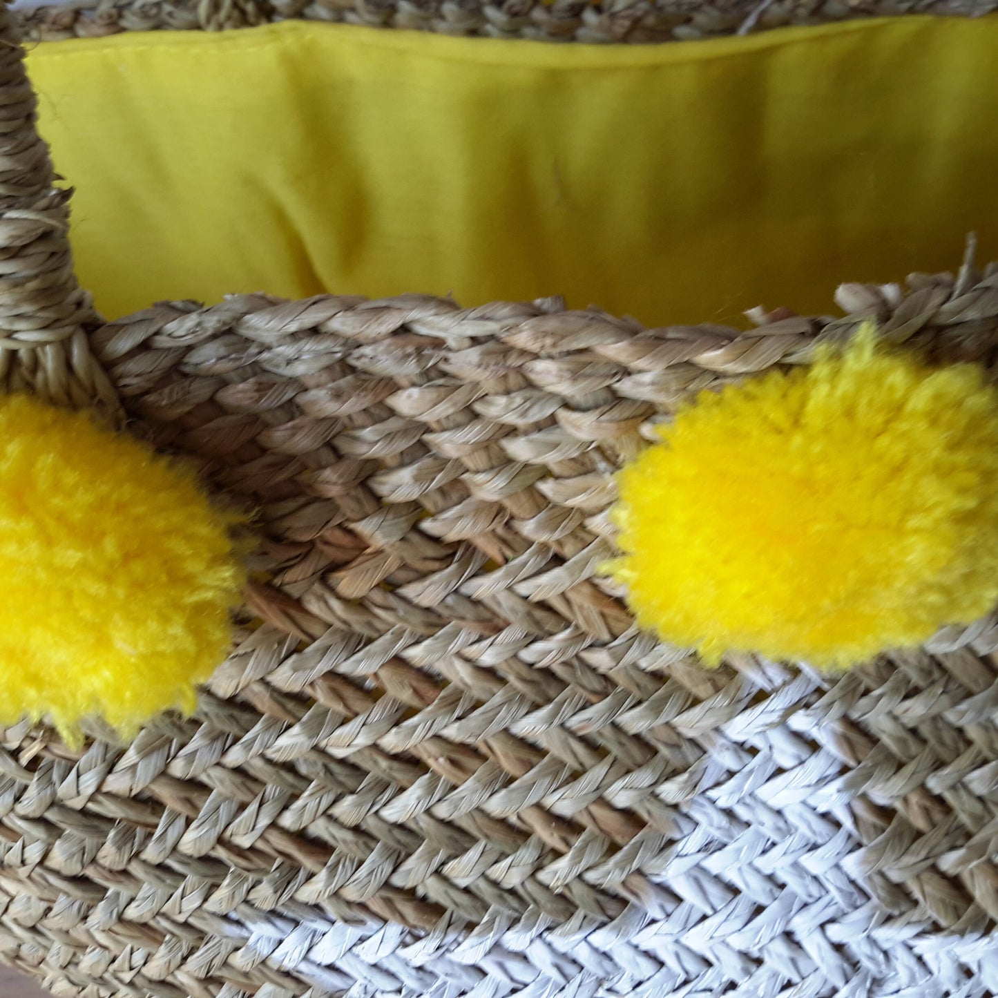 Cestino da spiaggia con pompon giallo – Collezione Star