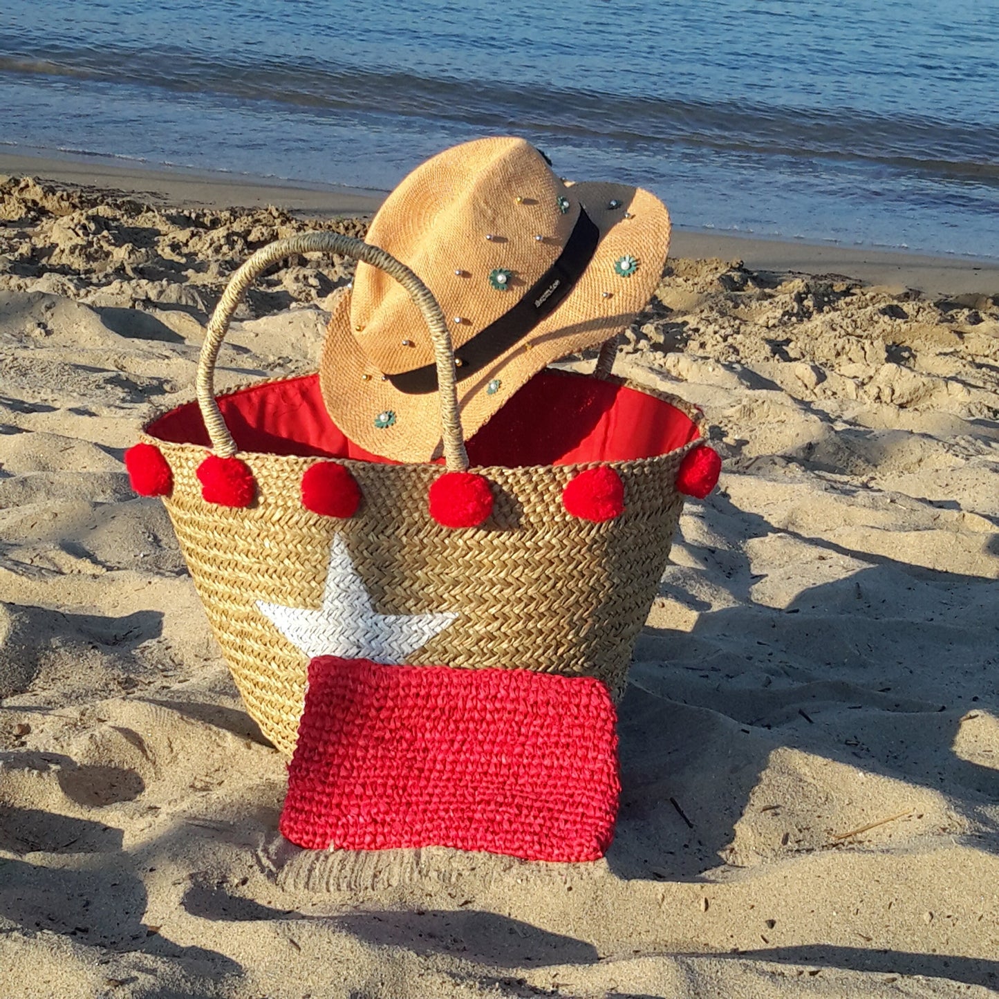 Cesto da spiaggia con pompon rossi – Collezione Star
