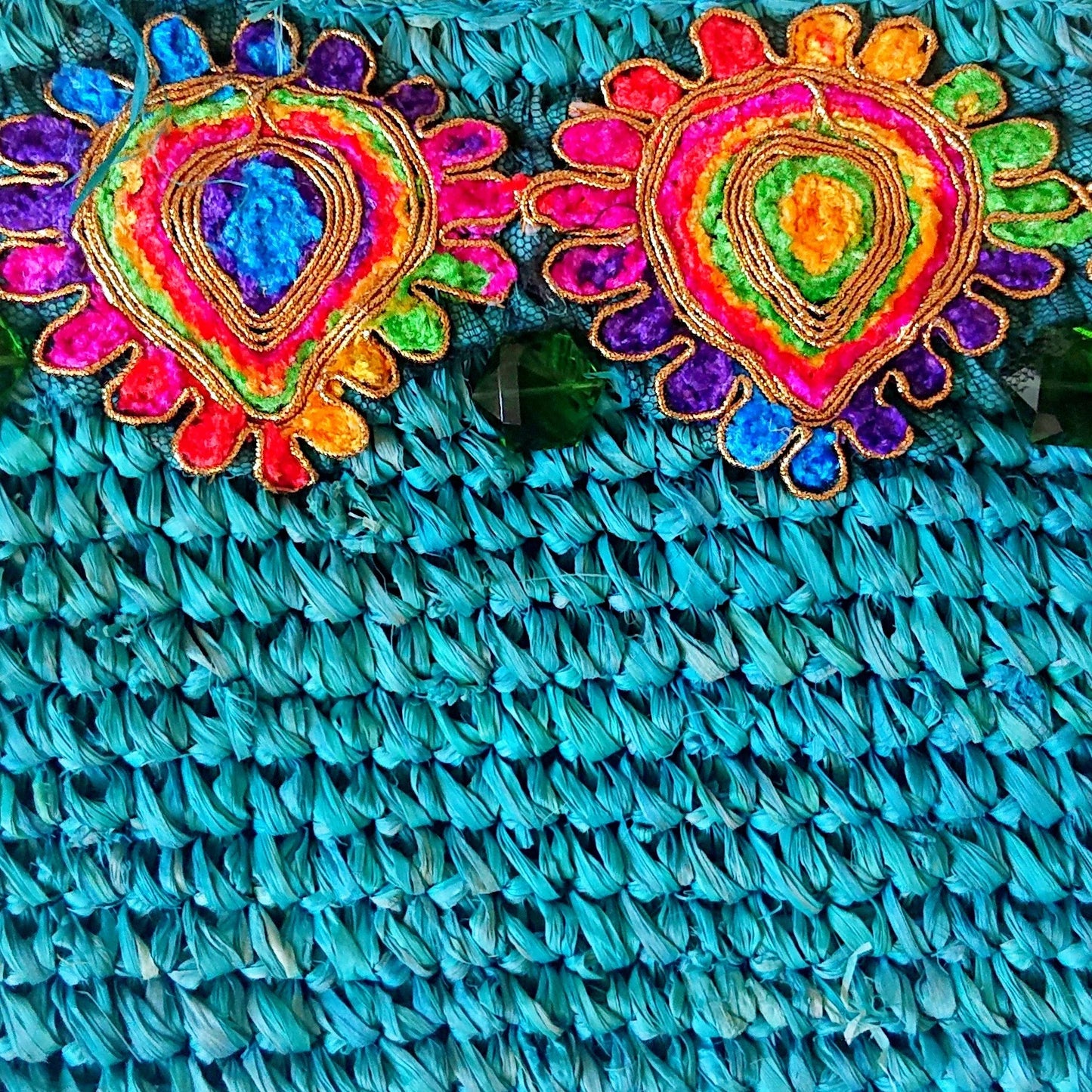 Pochette en Raphia Turquoise avec Galon Multicolore – Collection Bona