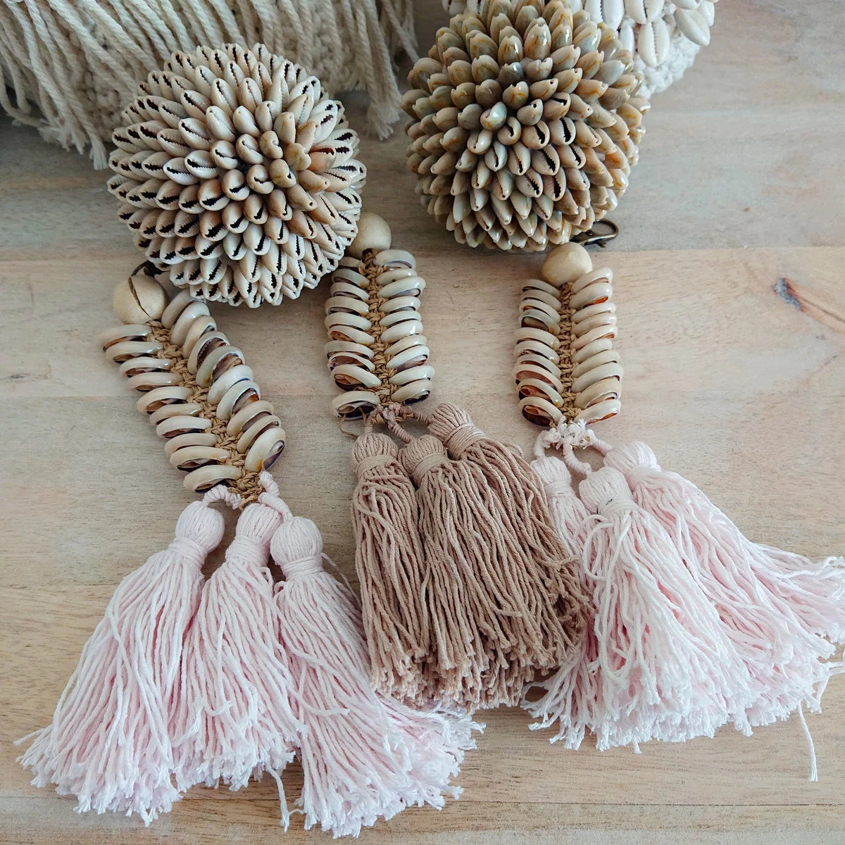 Muschel Schlüsselanhänger mit Pompons