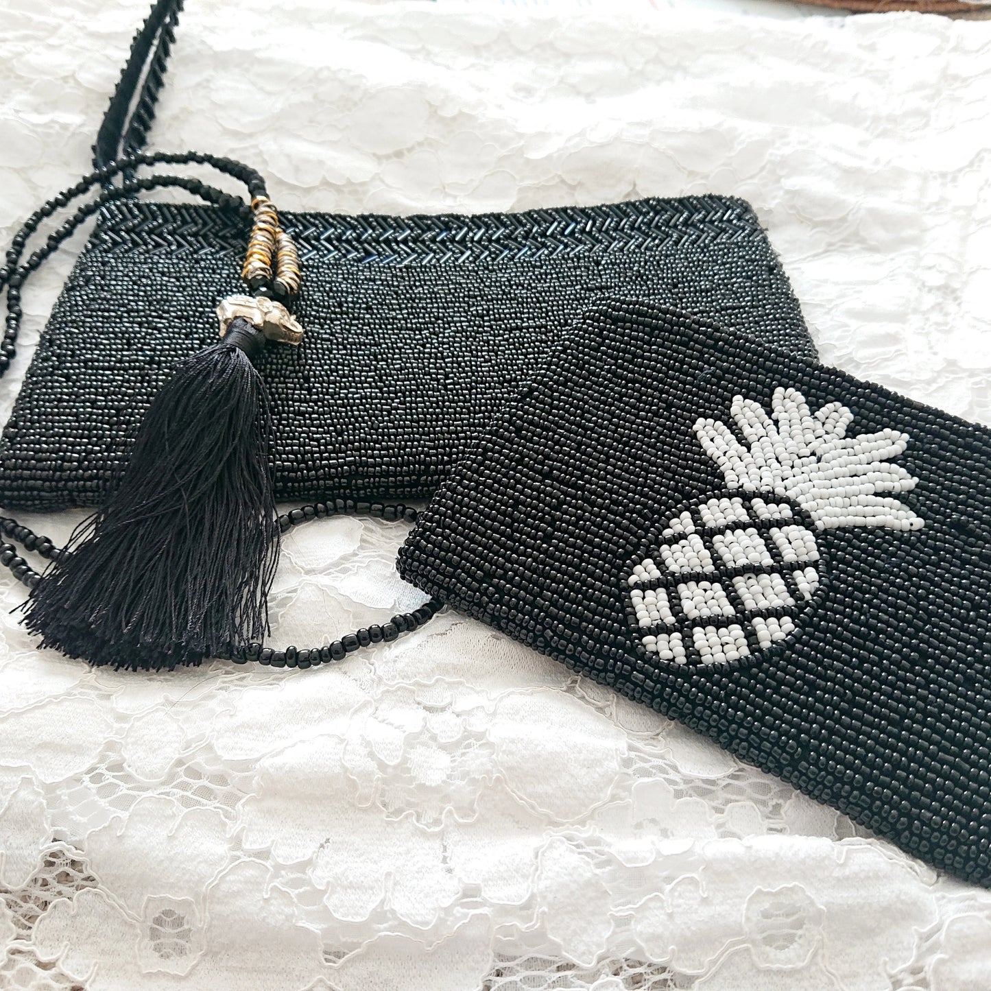 Clutch Negro de Cuentas de Vidrio - Colección Lola
