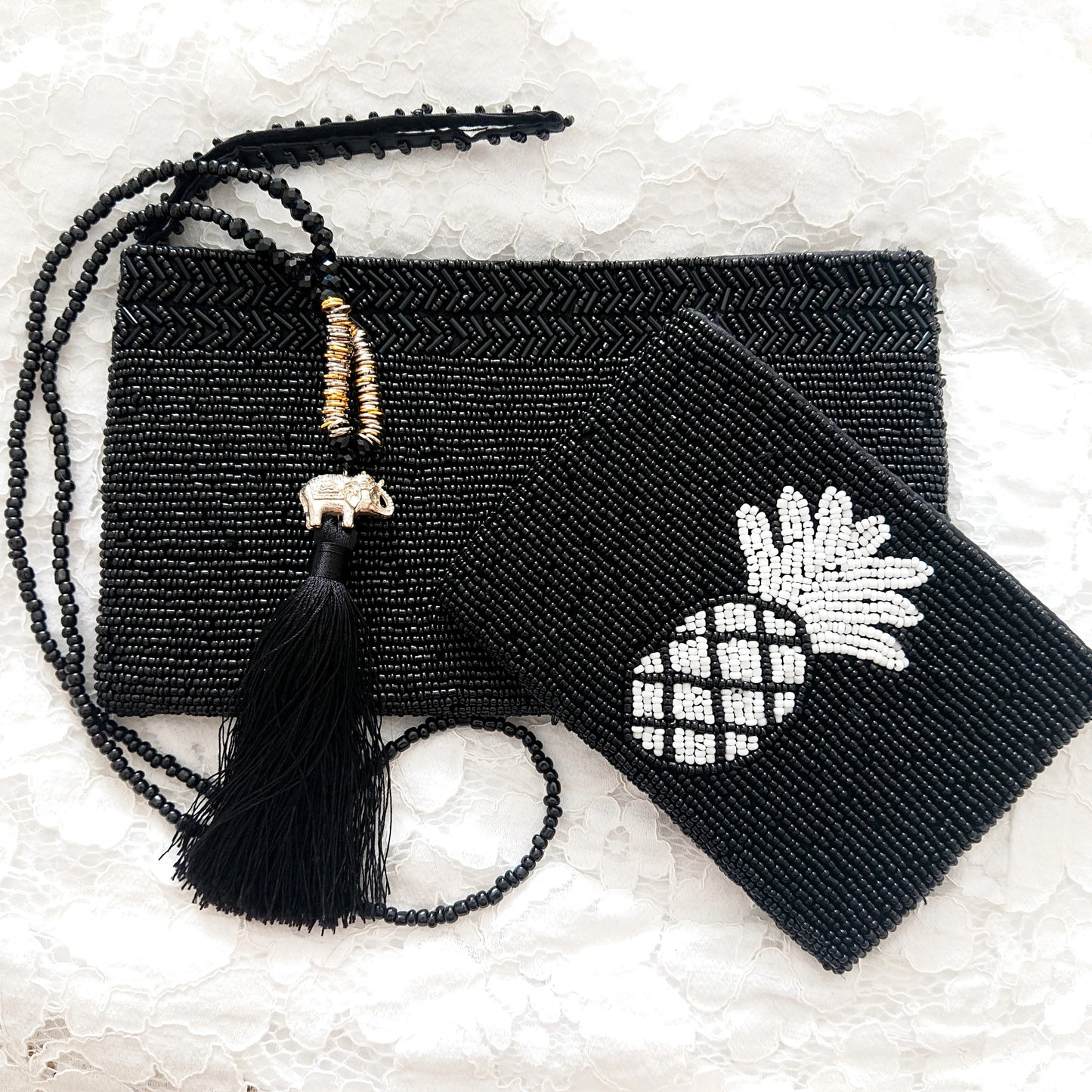 Clutch Negro de Cuentas de Vidrio - Colección Lola