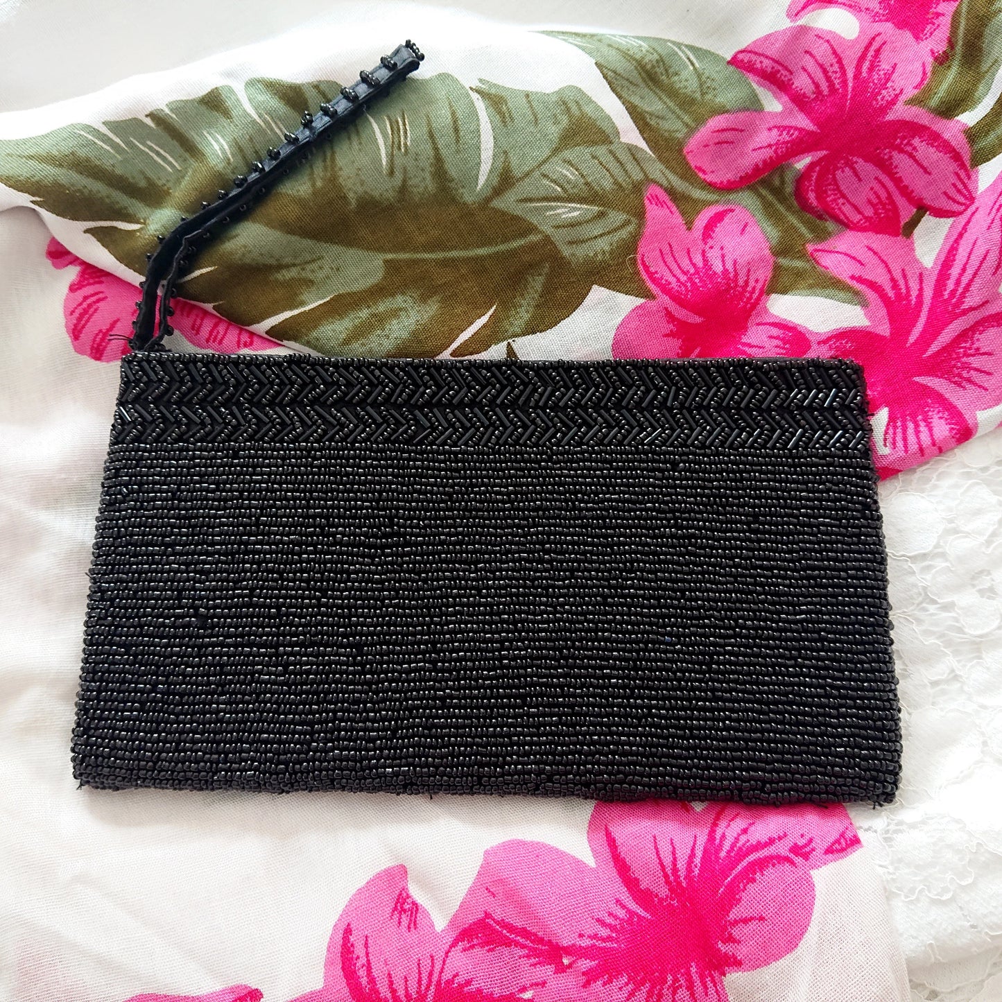 Clutch Negro de Cuentas de Vidrio - Colección Lola