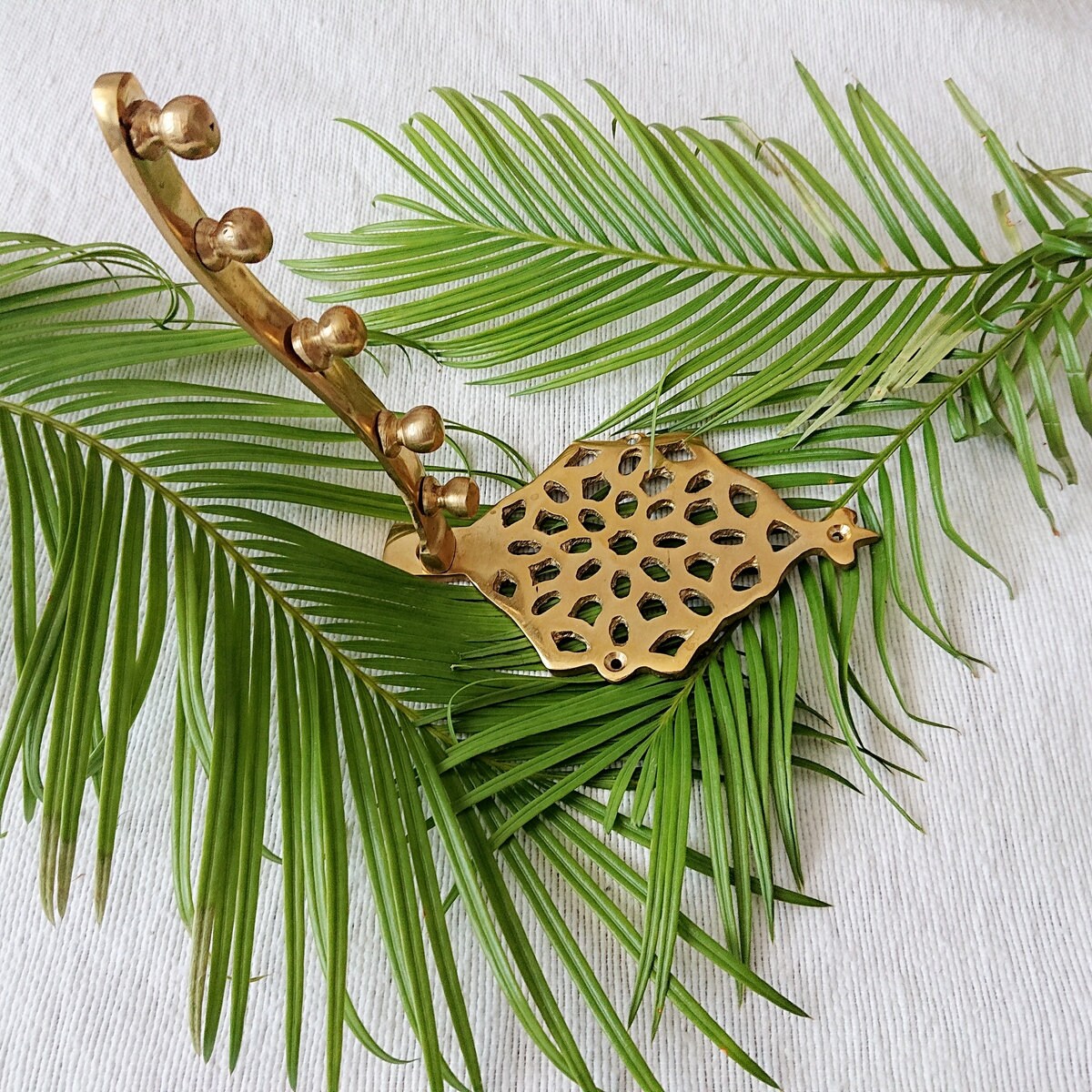 Kleiderhaken aus goldenem Messing